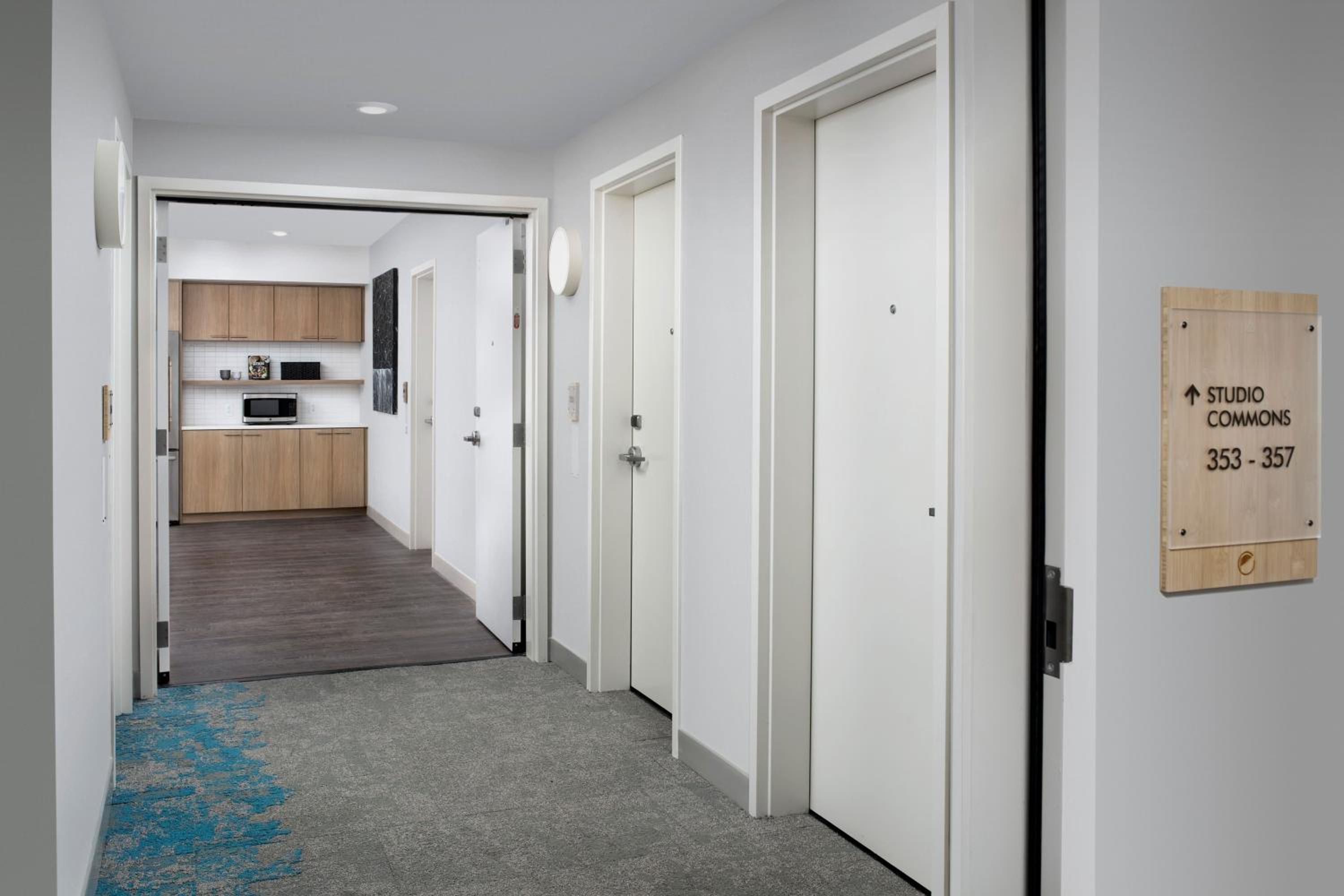 Studio Commons Connector, 1 Bedroom Suite, 1 King, Sofa bed - Photo 4