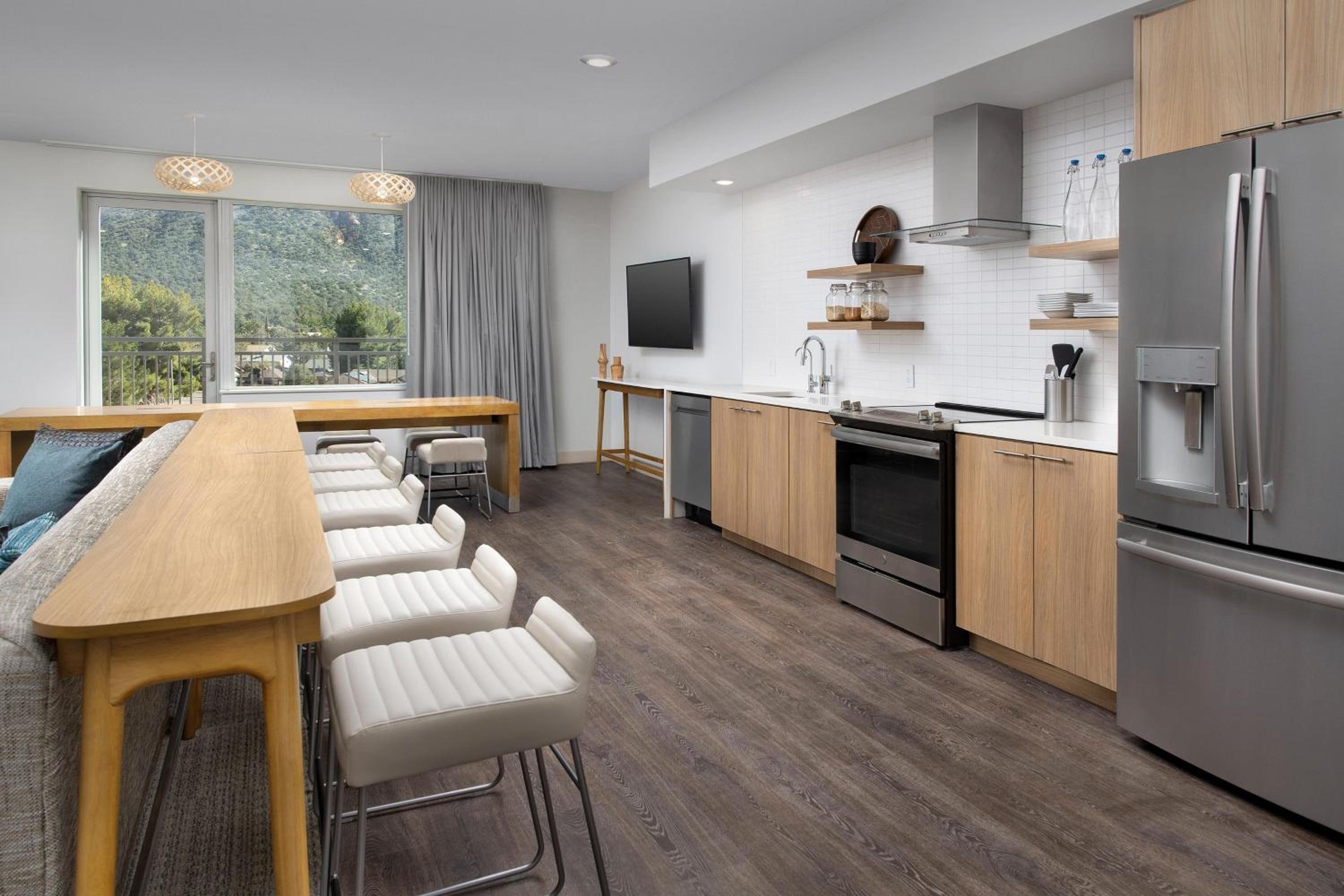 Studio Commons Connector, 1 Bedroom Suite, 1 King, Sofa bed - Photo 6