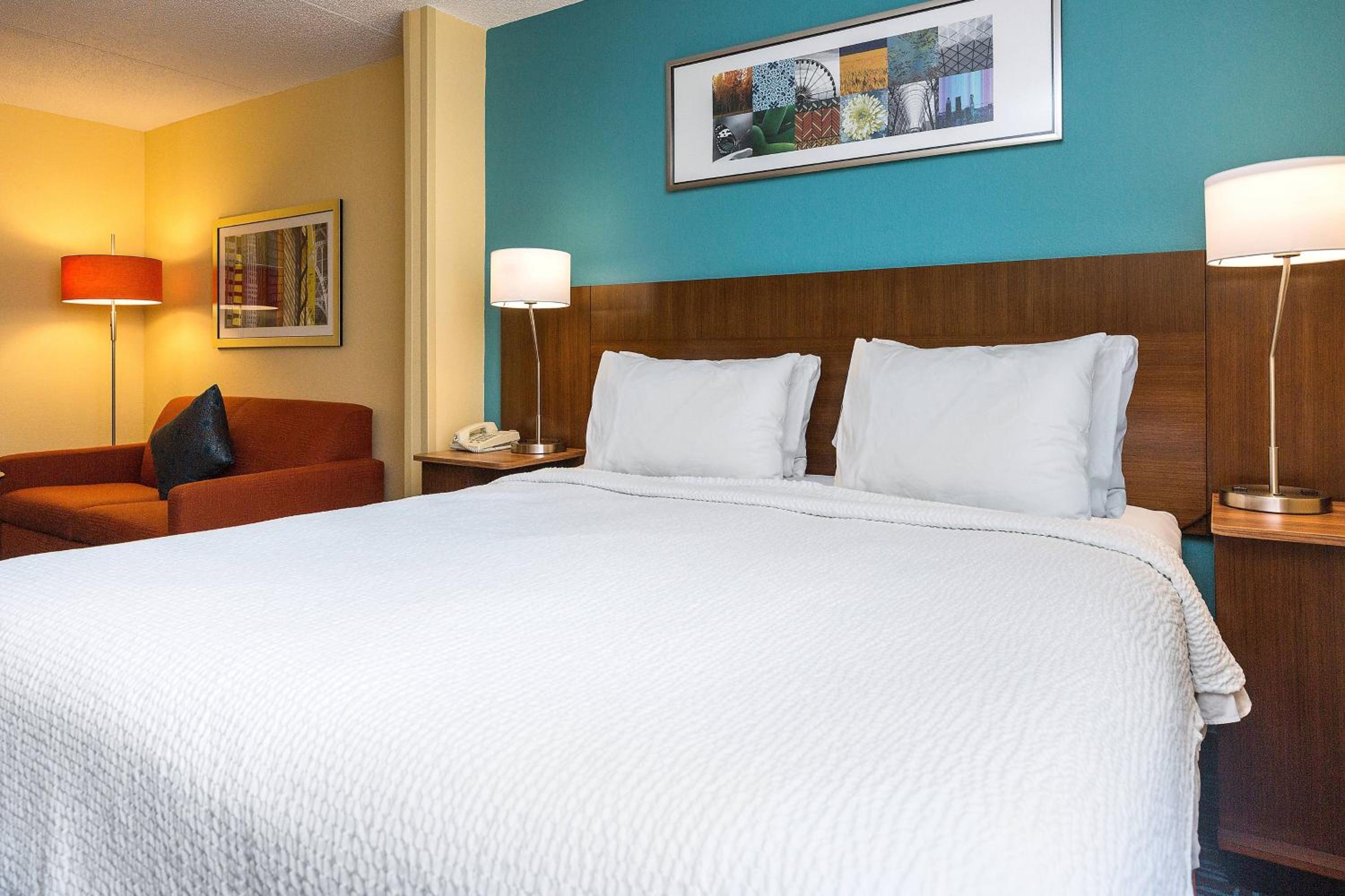 King Room with Sofa Bed - Photo 1
