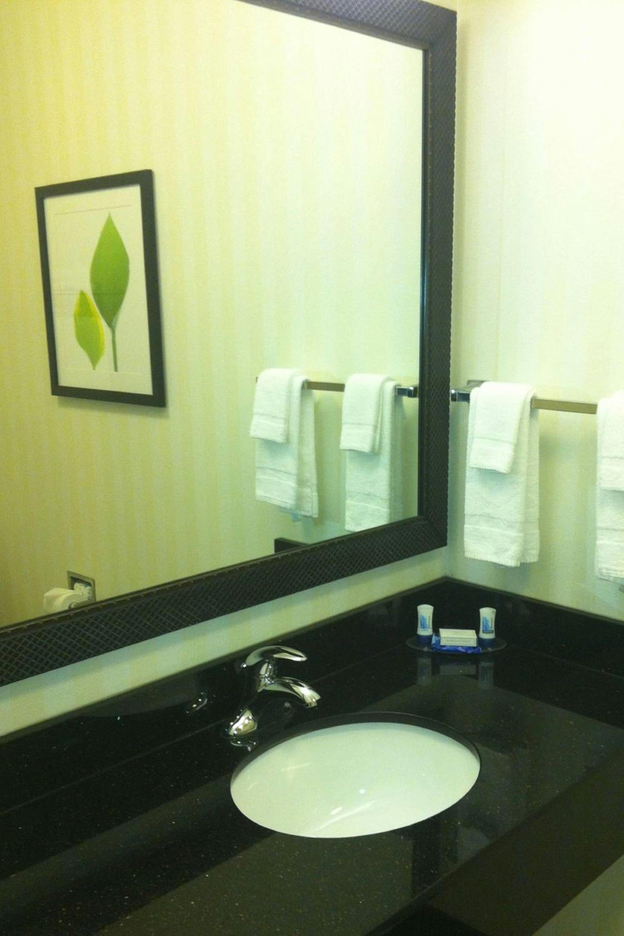 Queen Room with Two Queen Beds and Adapted Tub - Mobility and Hearing Accessible - Photo 3