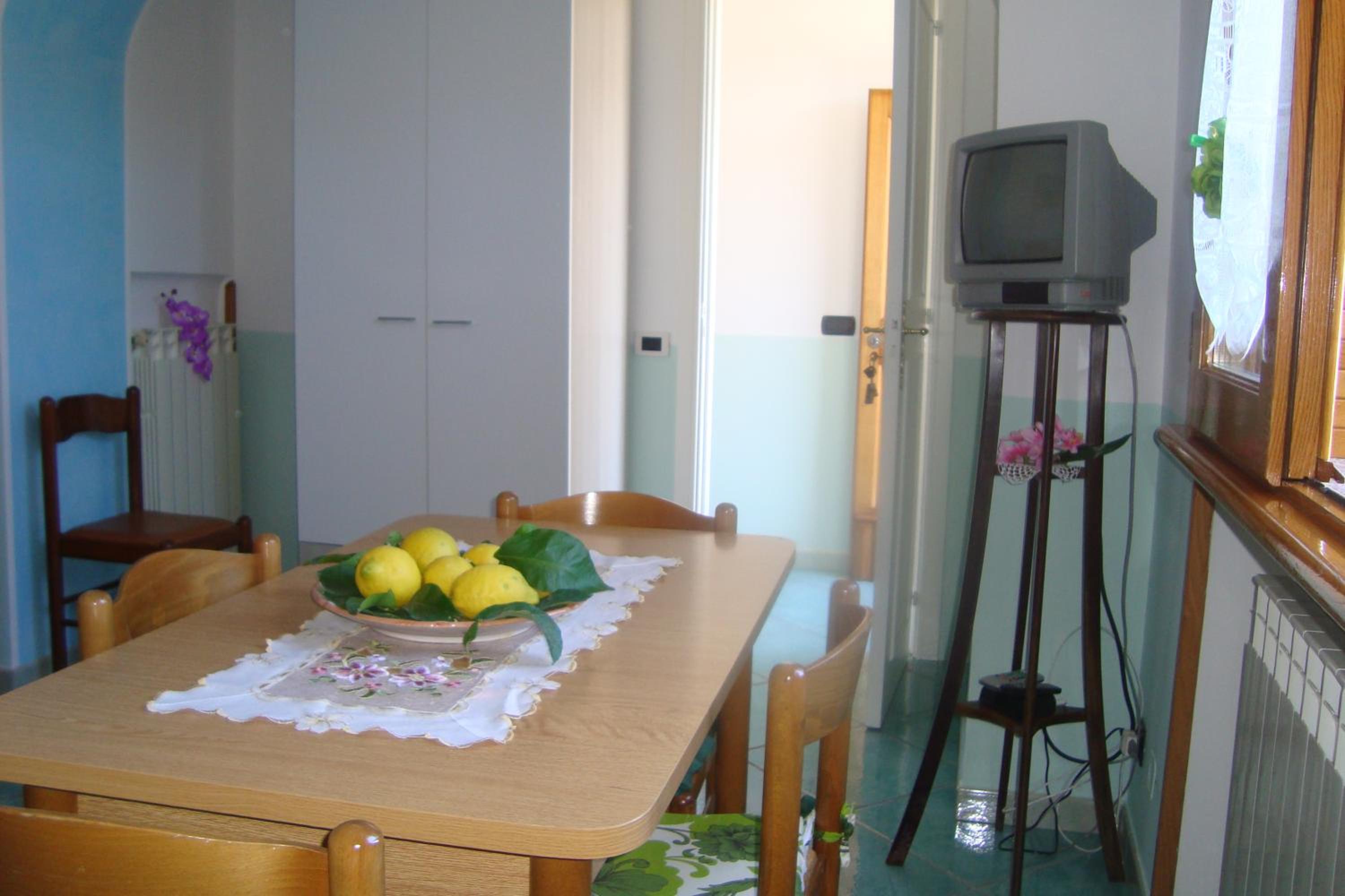 Studio Apartment - Photo 14