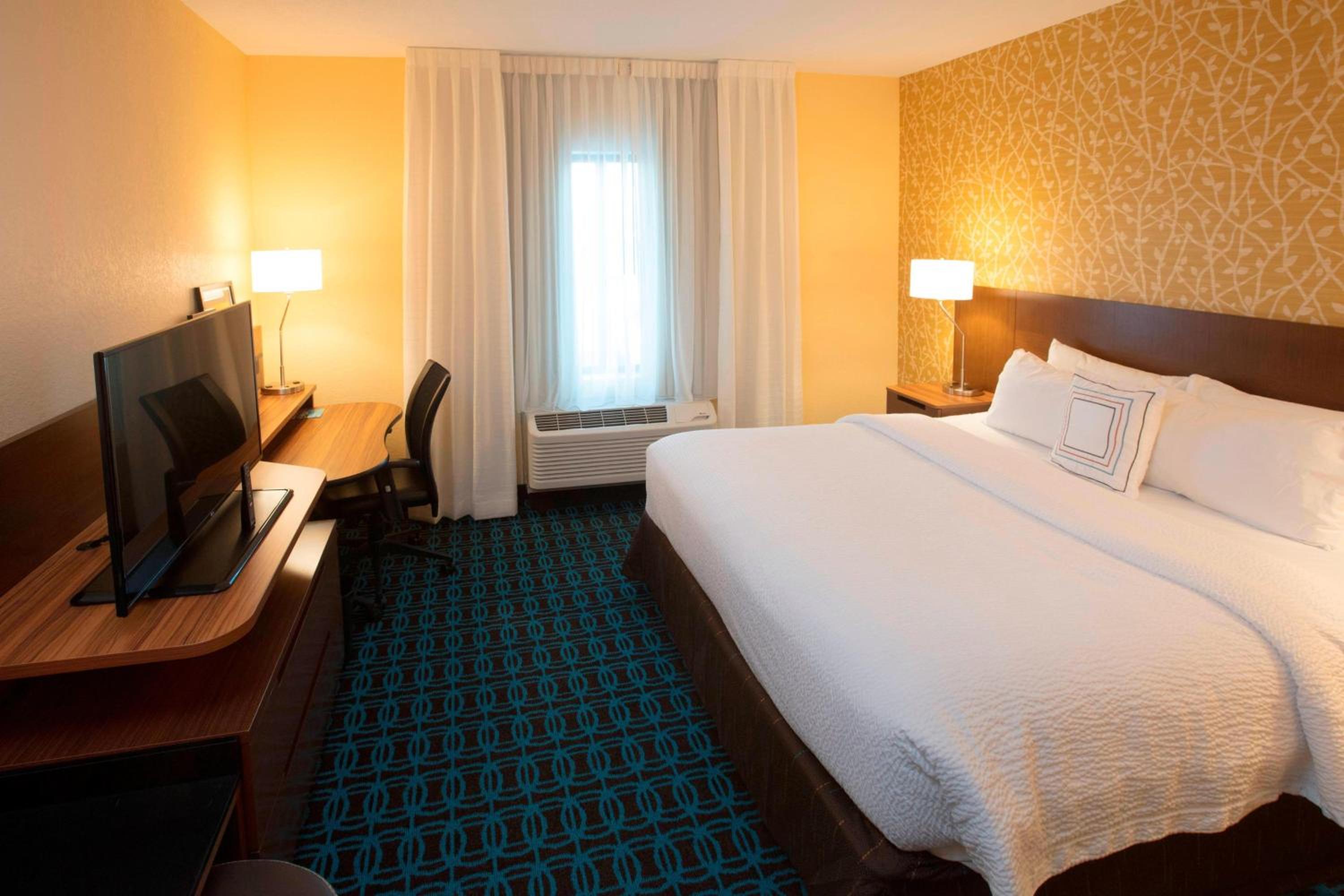 King Room - Hearing Accessible photo 3