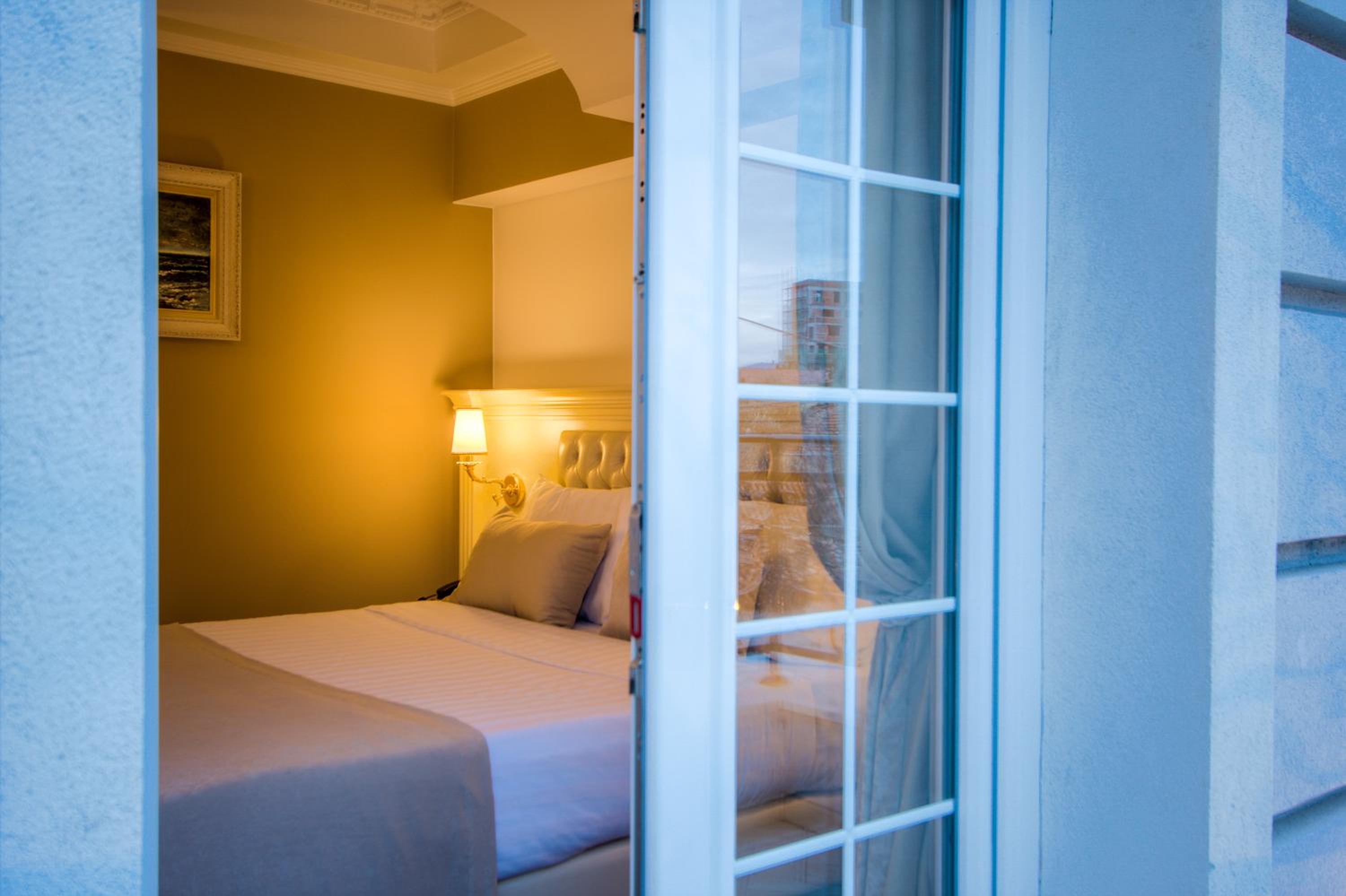 Double Room with Free Airport Transfer