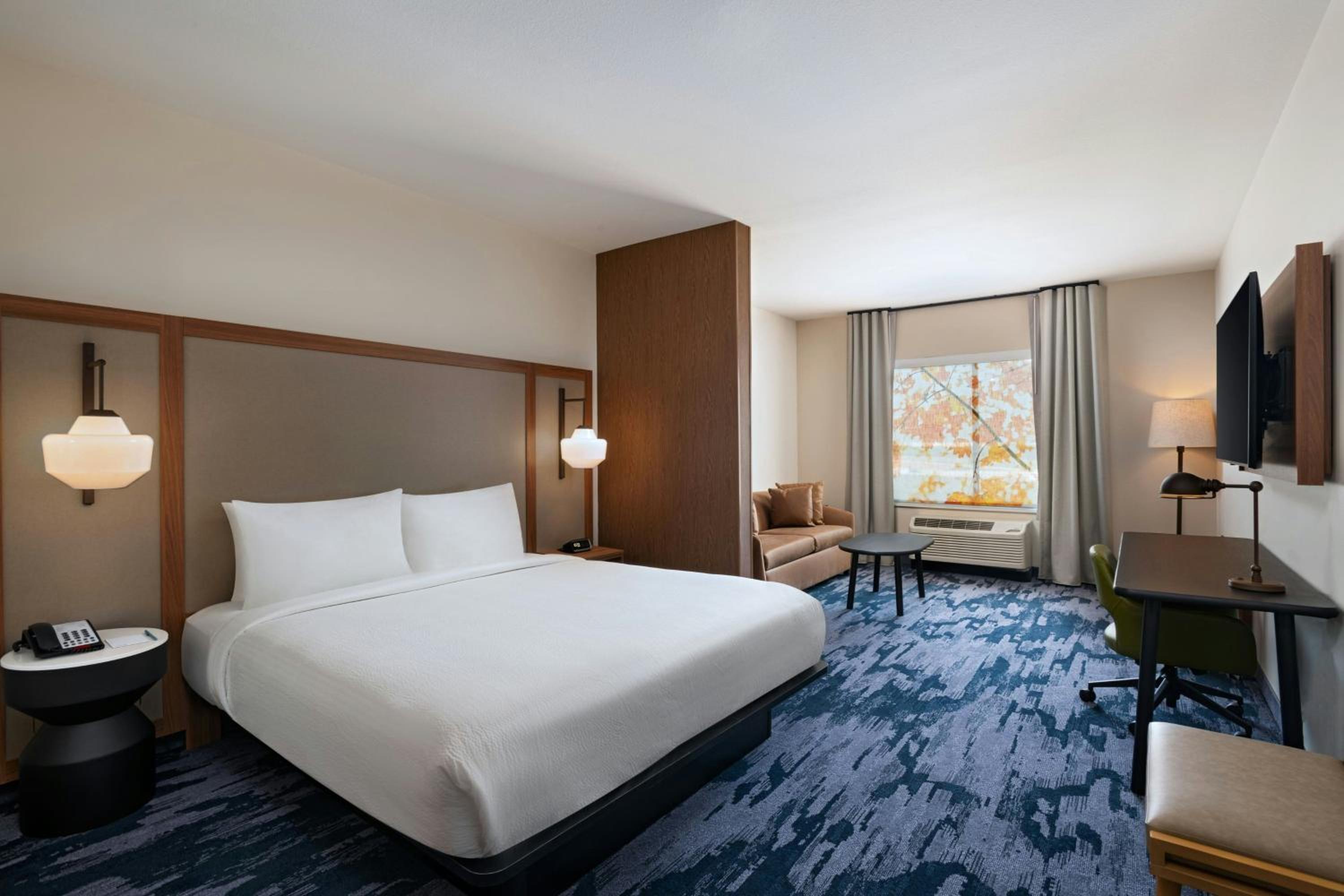 King Suite with Sofa Bed, Roll-In Shower and City View - Mobility Accessible