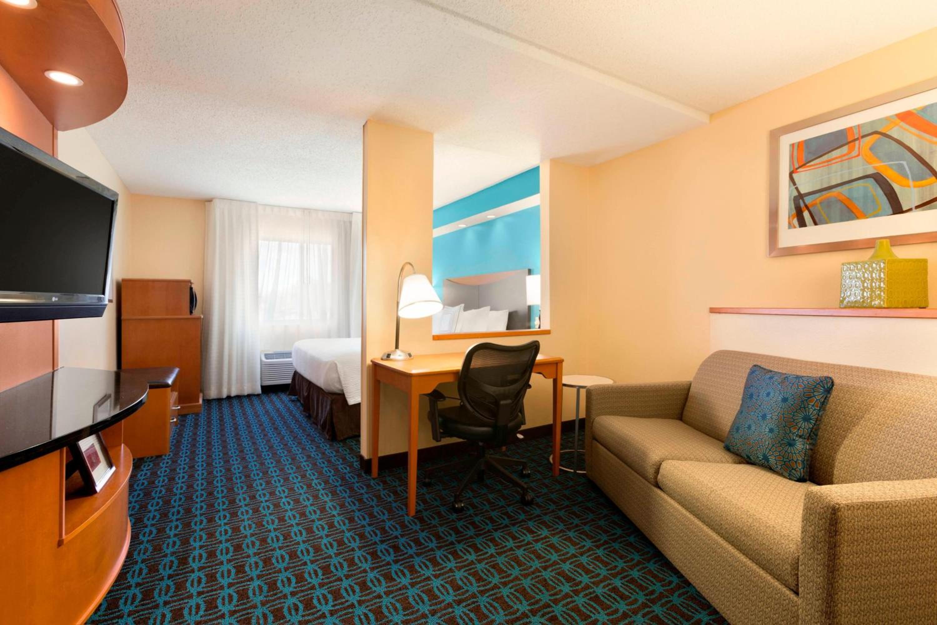 Executive King Suite with Sofa Bed and Tub - Mobility/Hearing Accessible photo 2