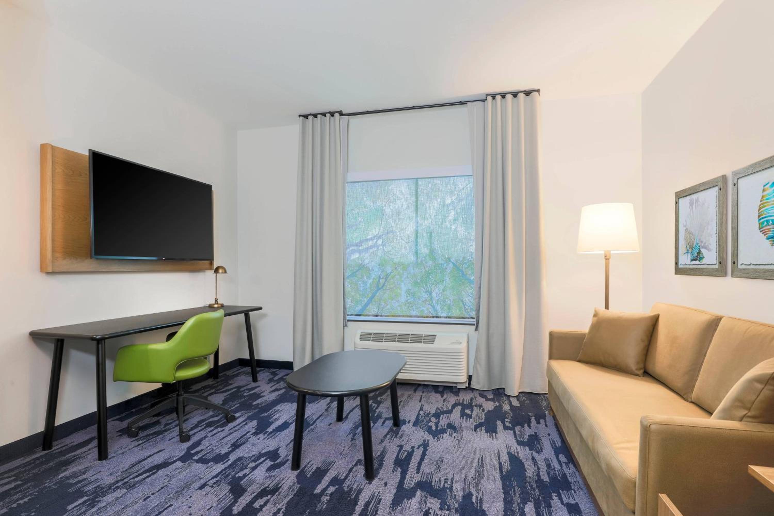 Queen Suite with Two Queen Beds and Sofa Bed - Hearing Accessible - Photo 4