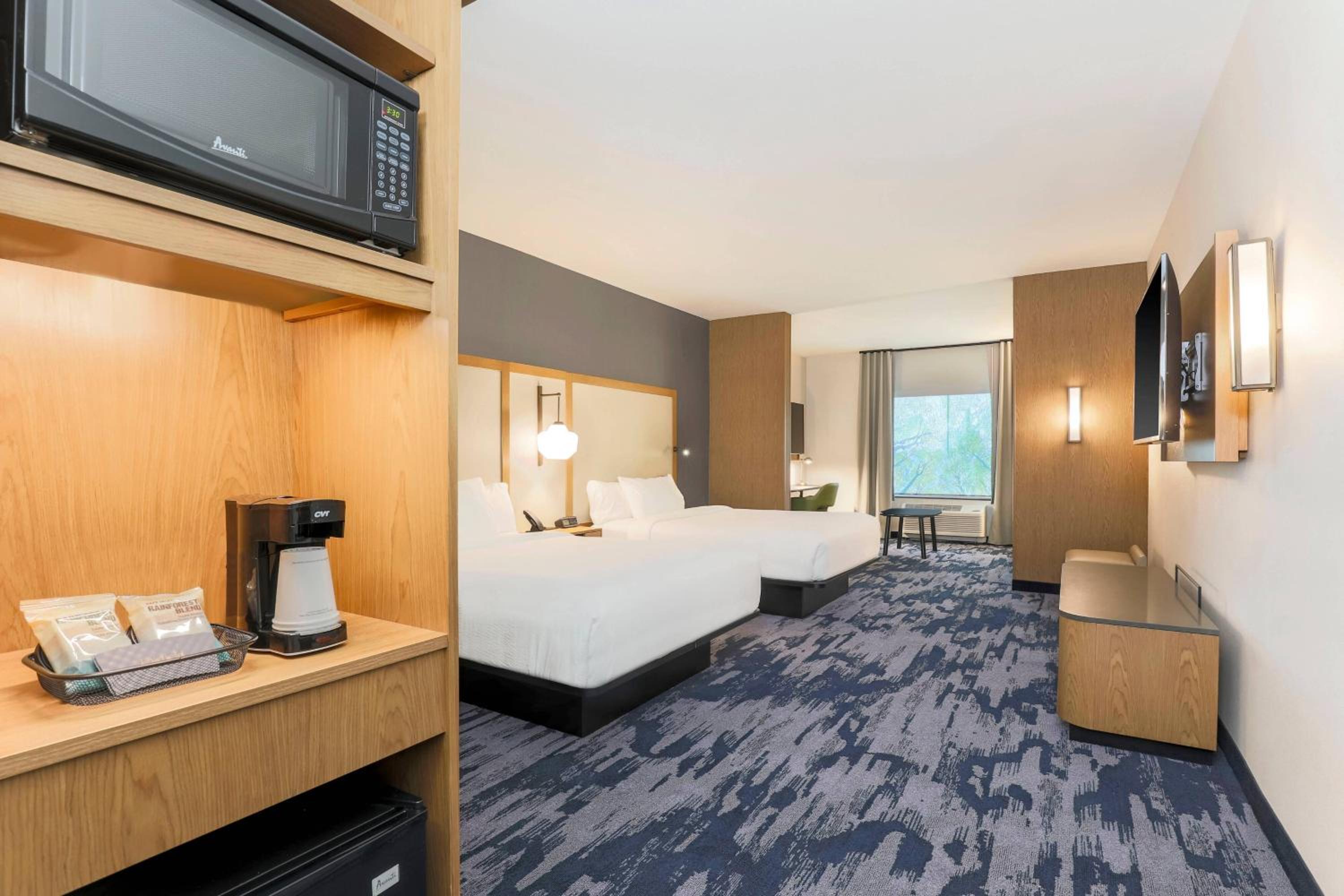 Queen Suite with Two Queen Beds and Sofa Bed - Hearing Accessible - Photo 3