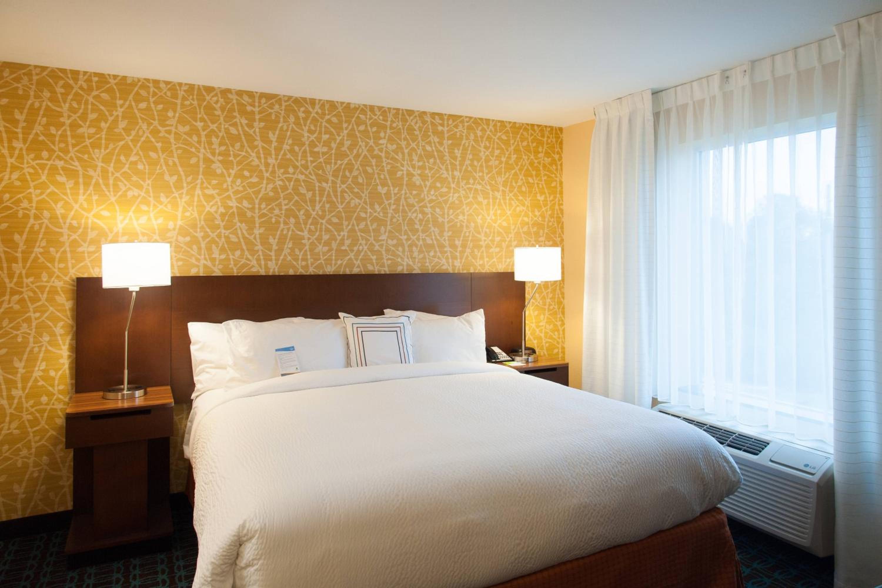 King Room - Hearing Accessible photo 1