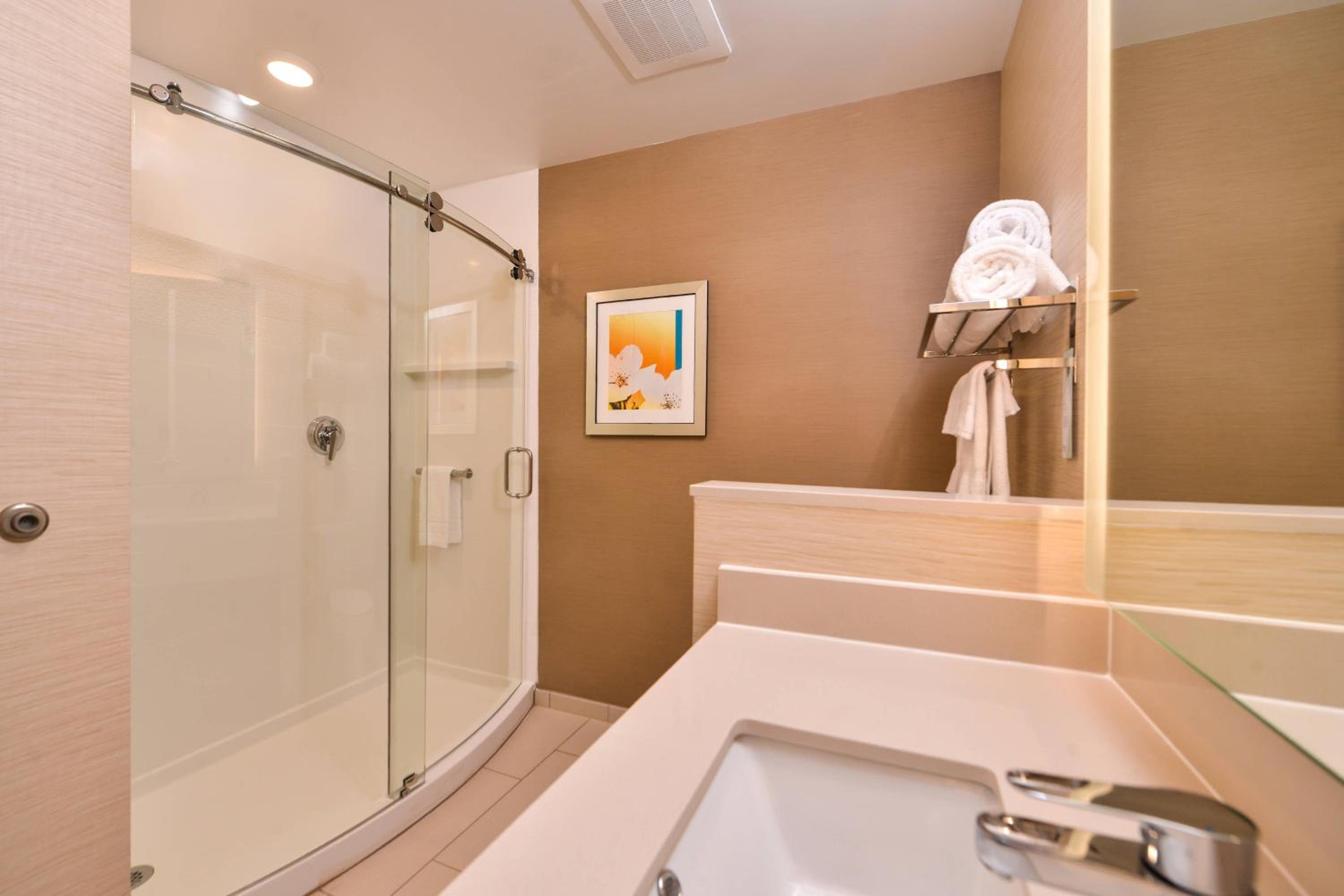 King Room with Roll-in Shower - Mobility and Hearing Accessible photo 2