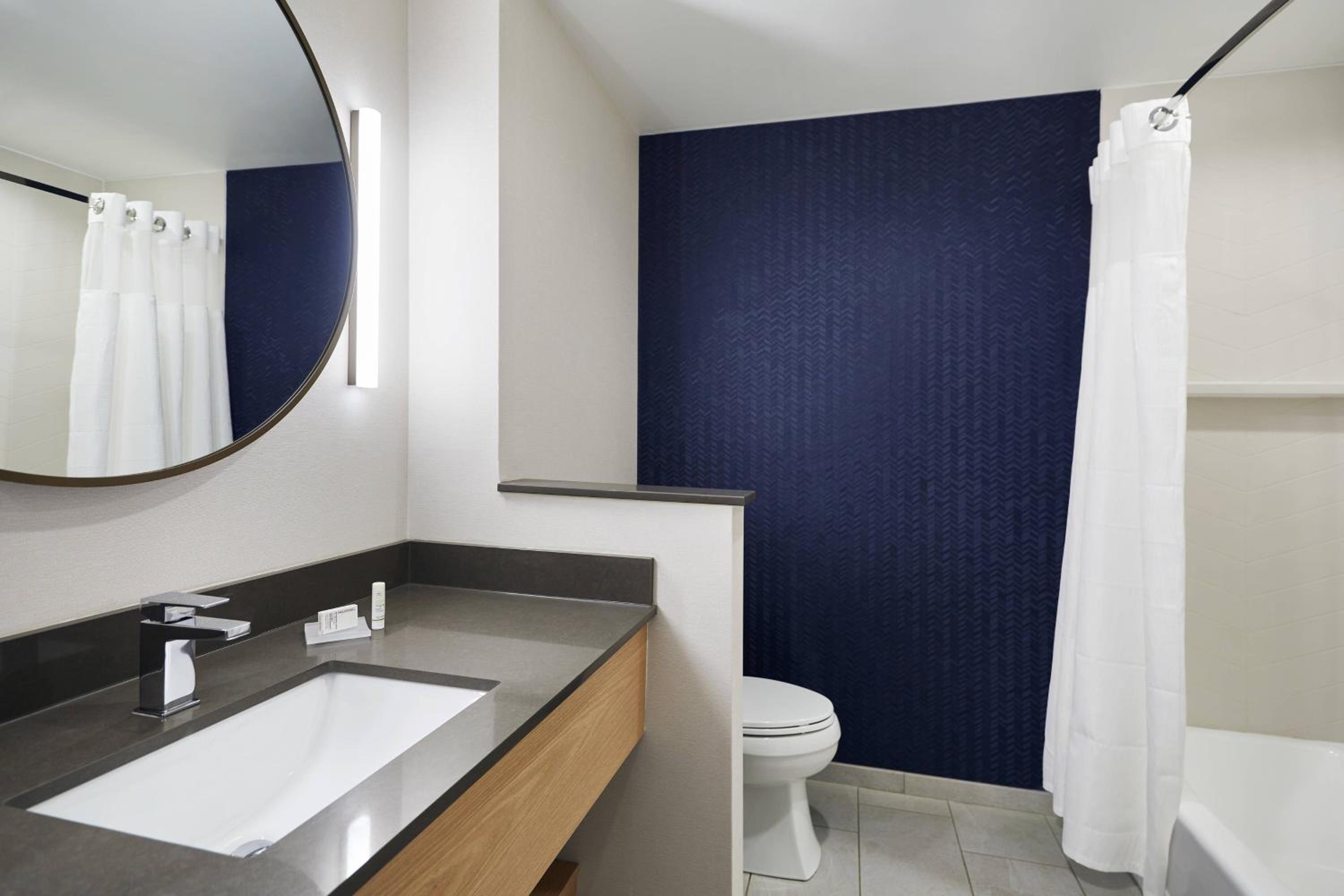 Queen Room with Two Queen Beds - Hearing Accessible - Photo 3