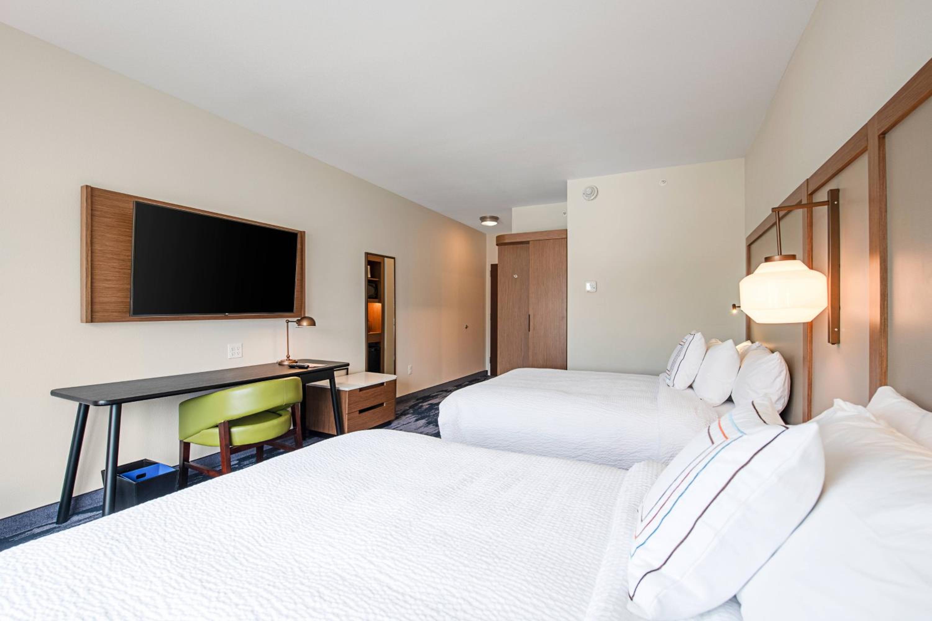Queen Room with Two Queen Beds and Harbor View - Hearing Accessible photo 1