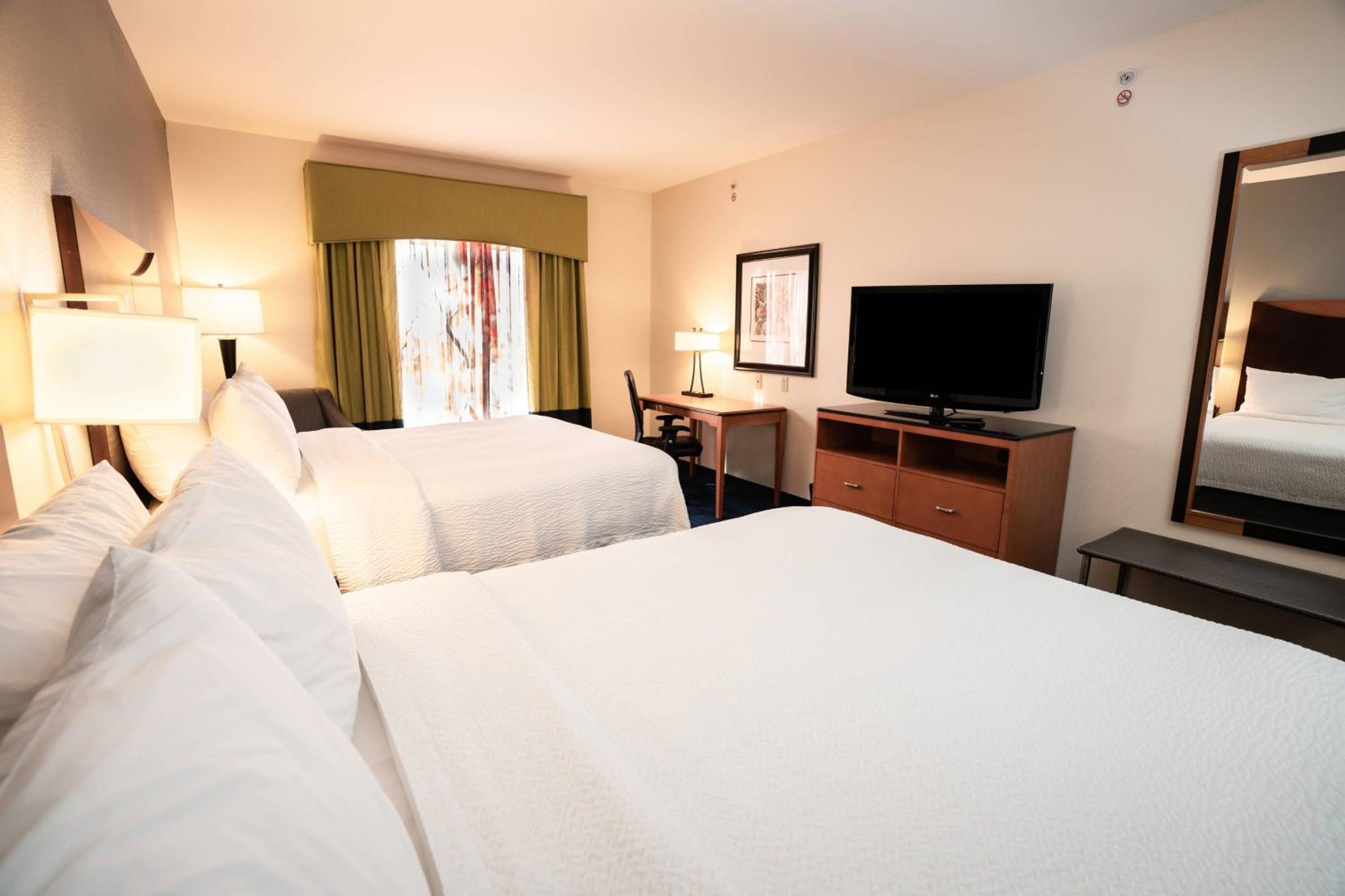 Queen Room with Two Queen Beds and Roll-in Shower - Mobility and Hearing Accessible photo 2