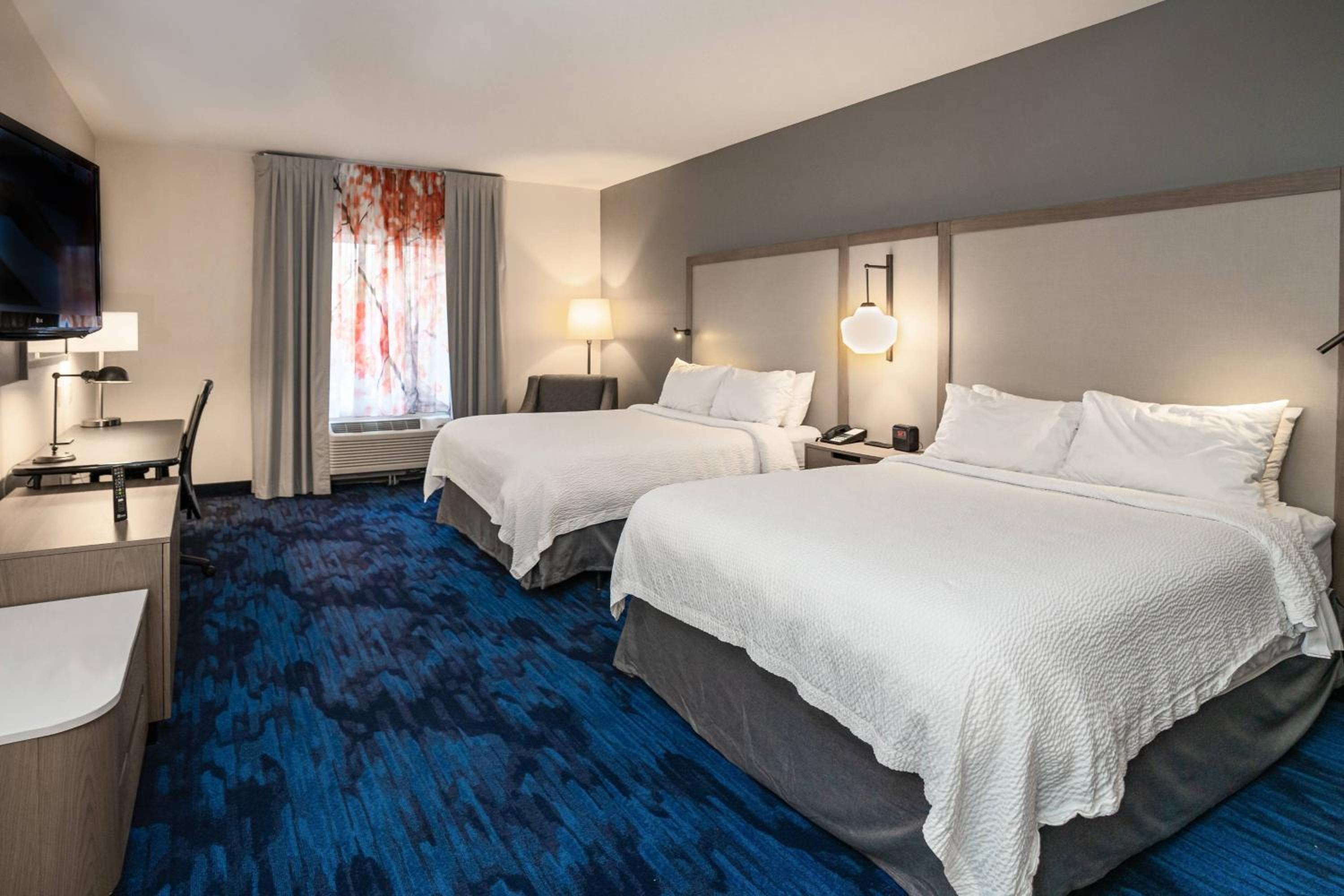 Queen Room with Two Queen Beds and Roll-in Shower - Mobility and Hearing Accessible photo 3