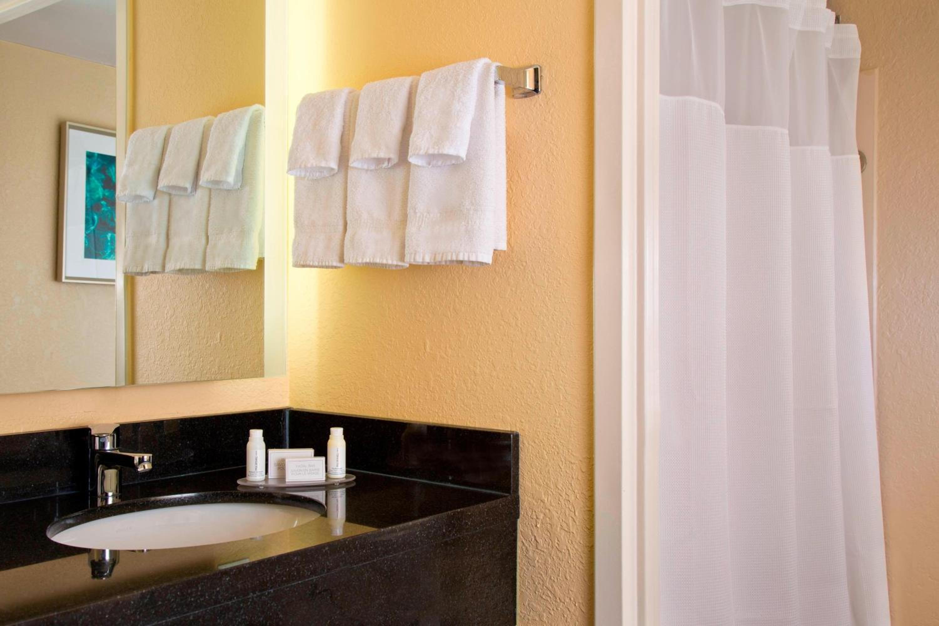 One-Bedroom Family Suite with Adapted Tub - Mobility and Hearing Accessible