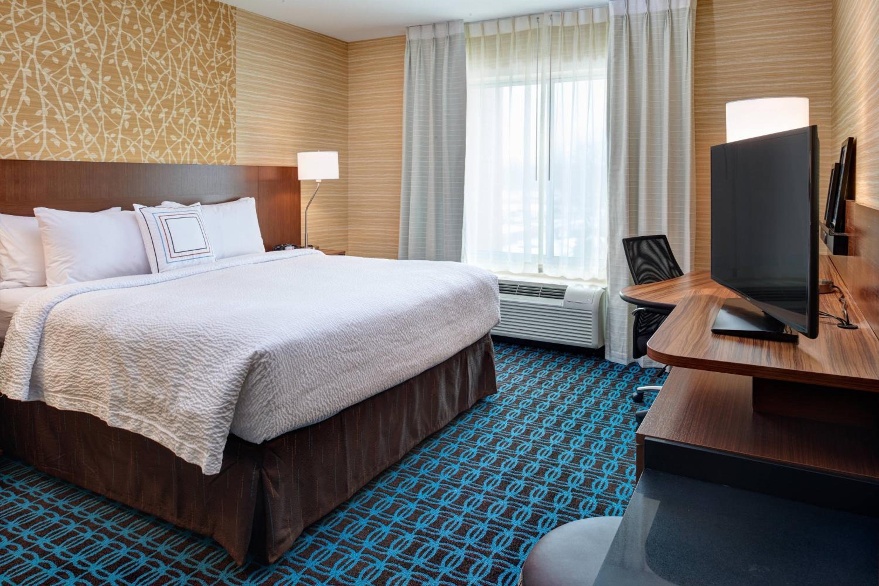 King Room with Roll-In Shower - Mobility Accessible photo 1