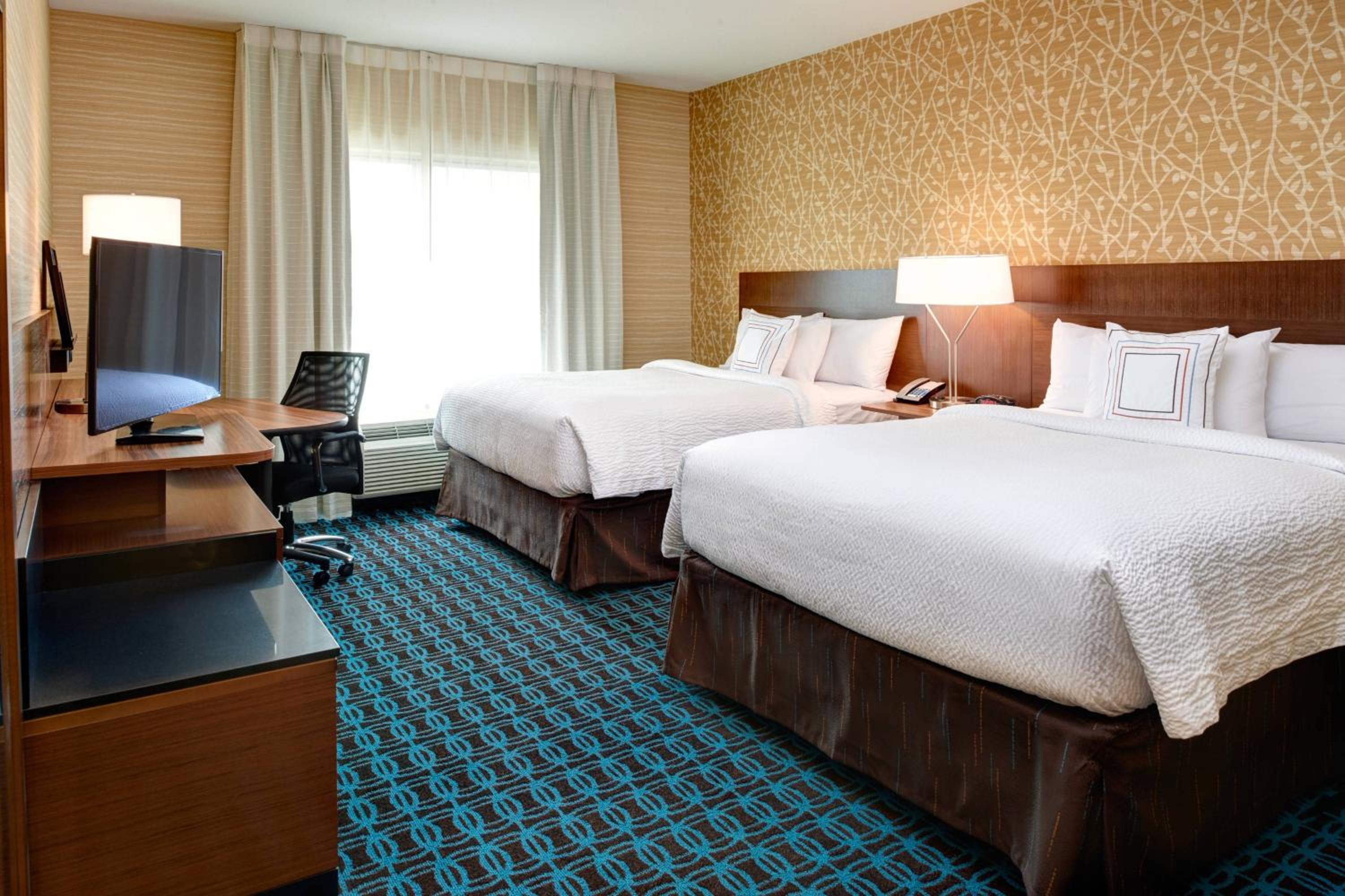 Queen Room with Two Queen Beds photo 1