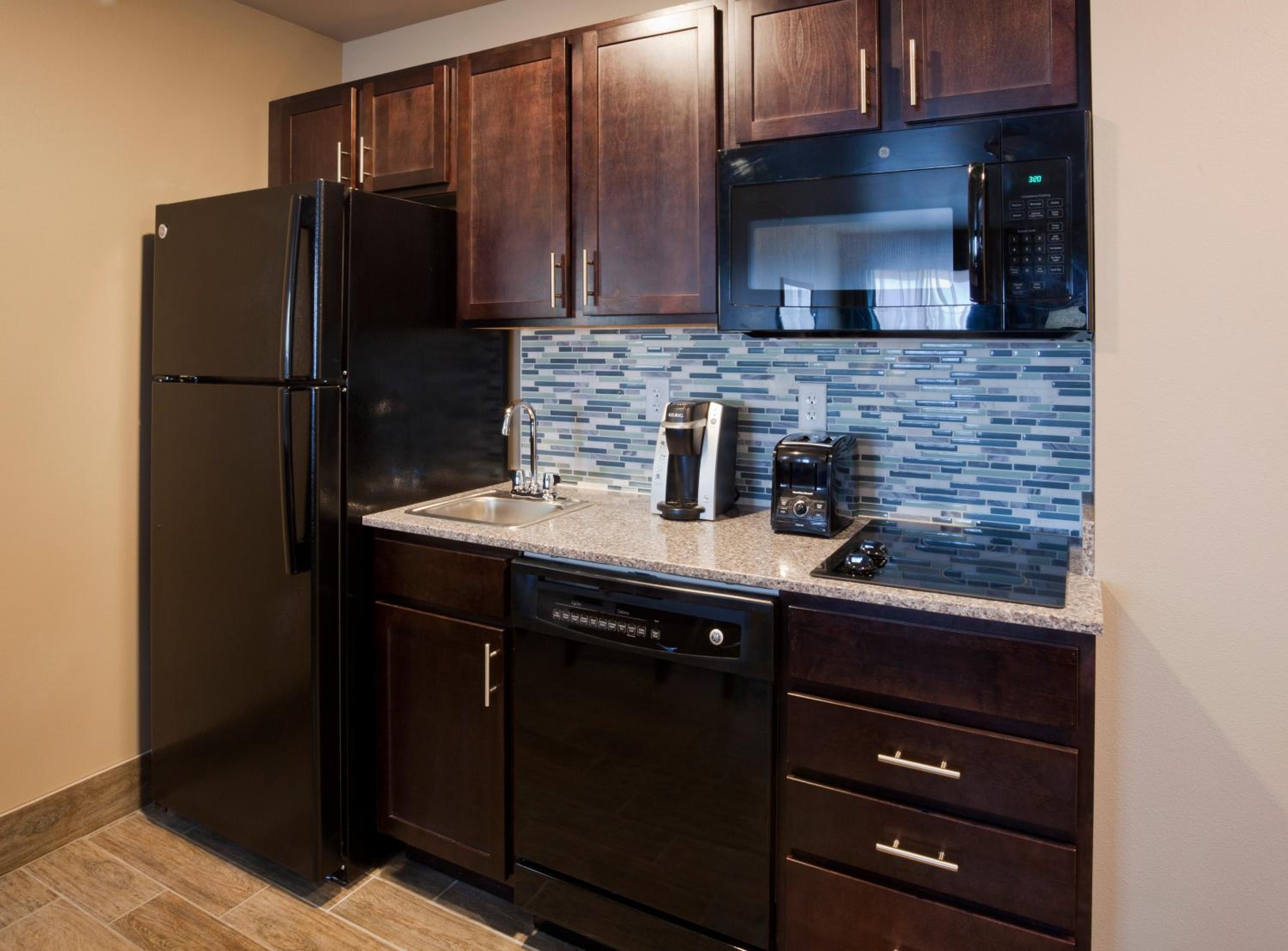 Deluxe King Suite - Photo 7