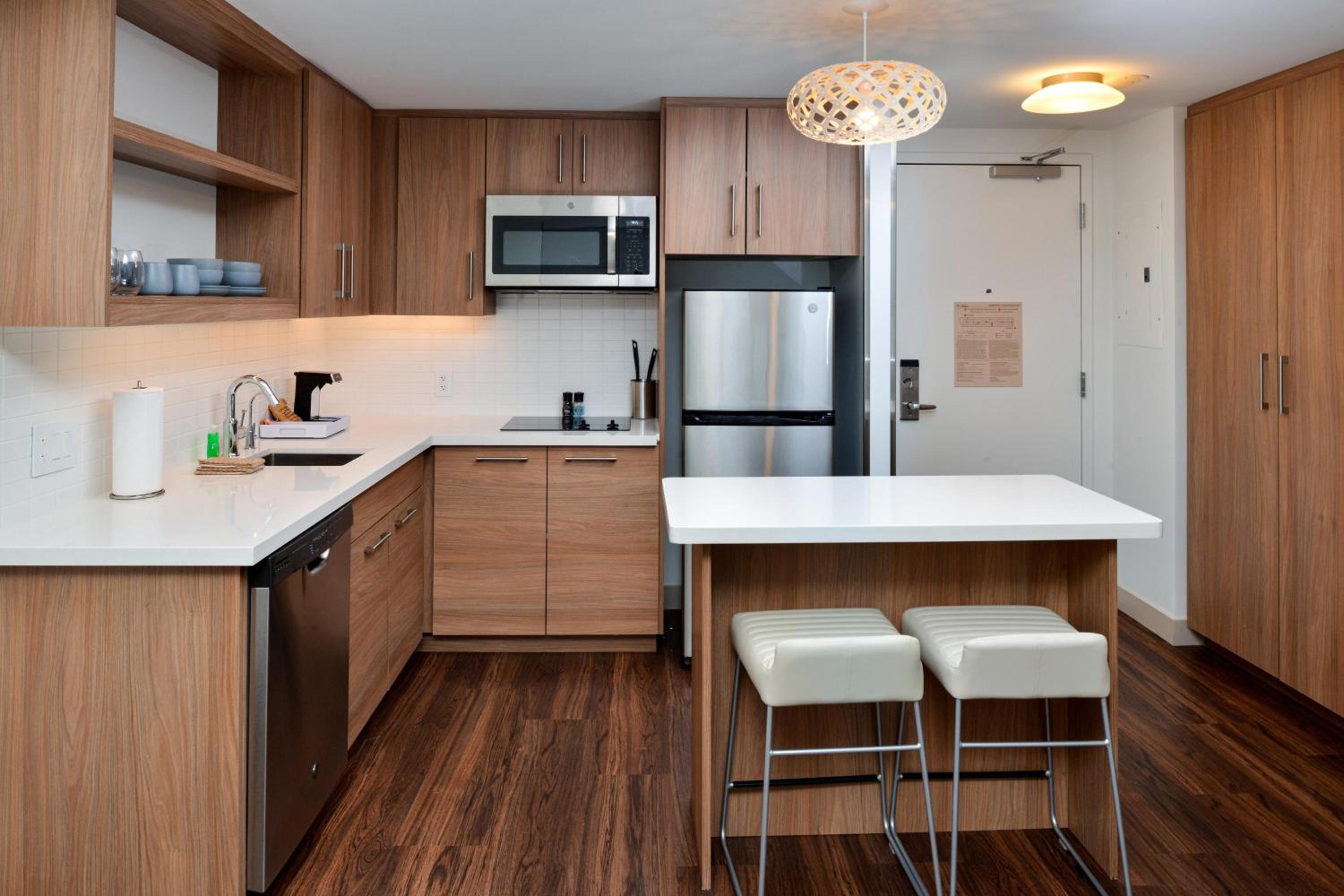 One-Bedroom King Suite with Sofa Bed and Transfer Shower - Mobility/Hearing Accessible photo 3