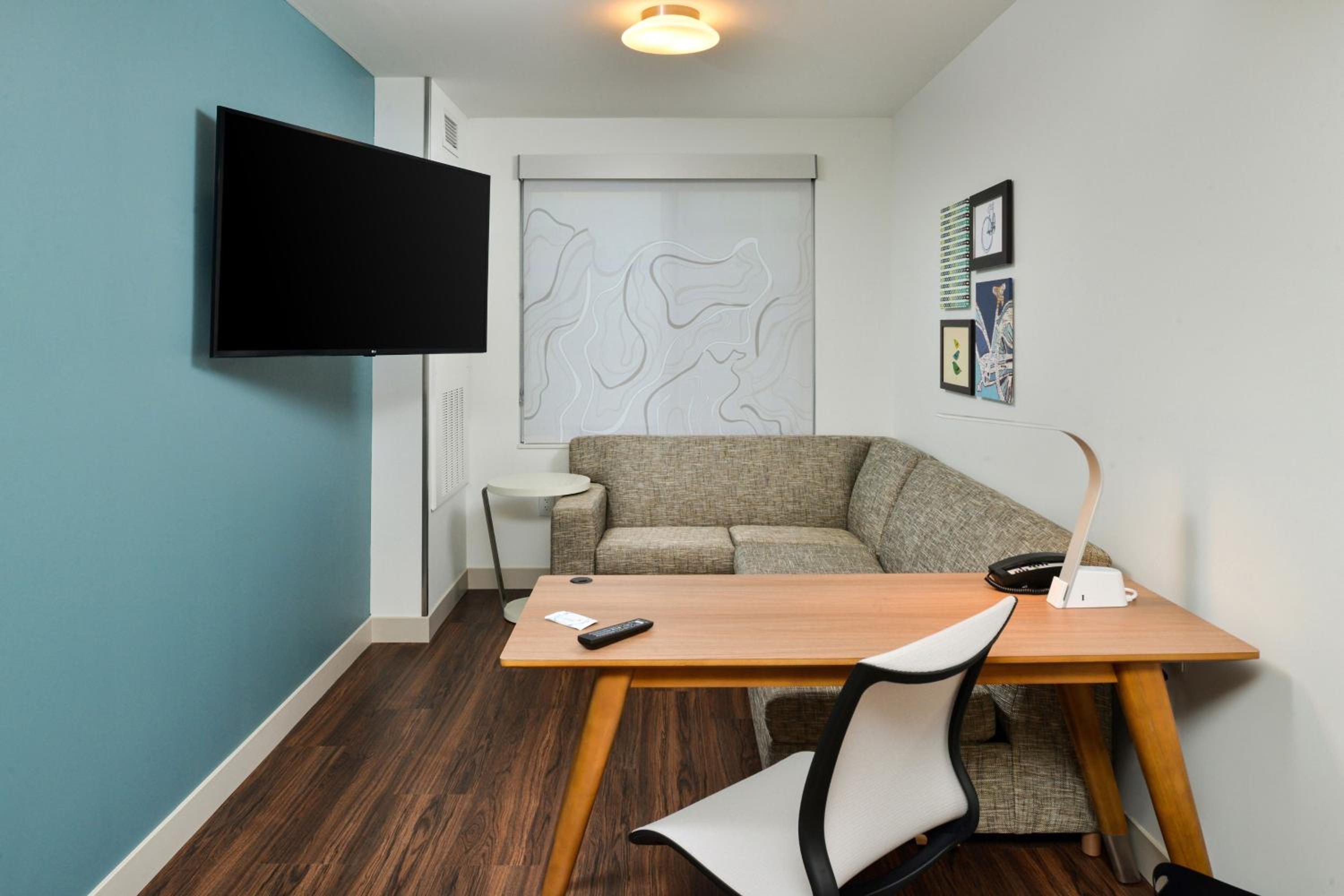 One-Bedroom King Suite with Sofa Bed - Hearing Accessible photo 3