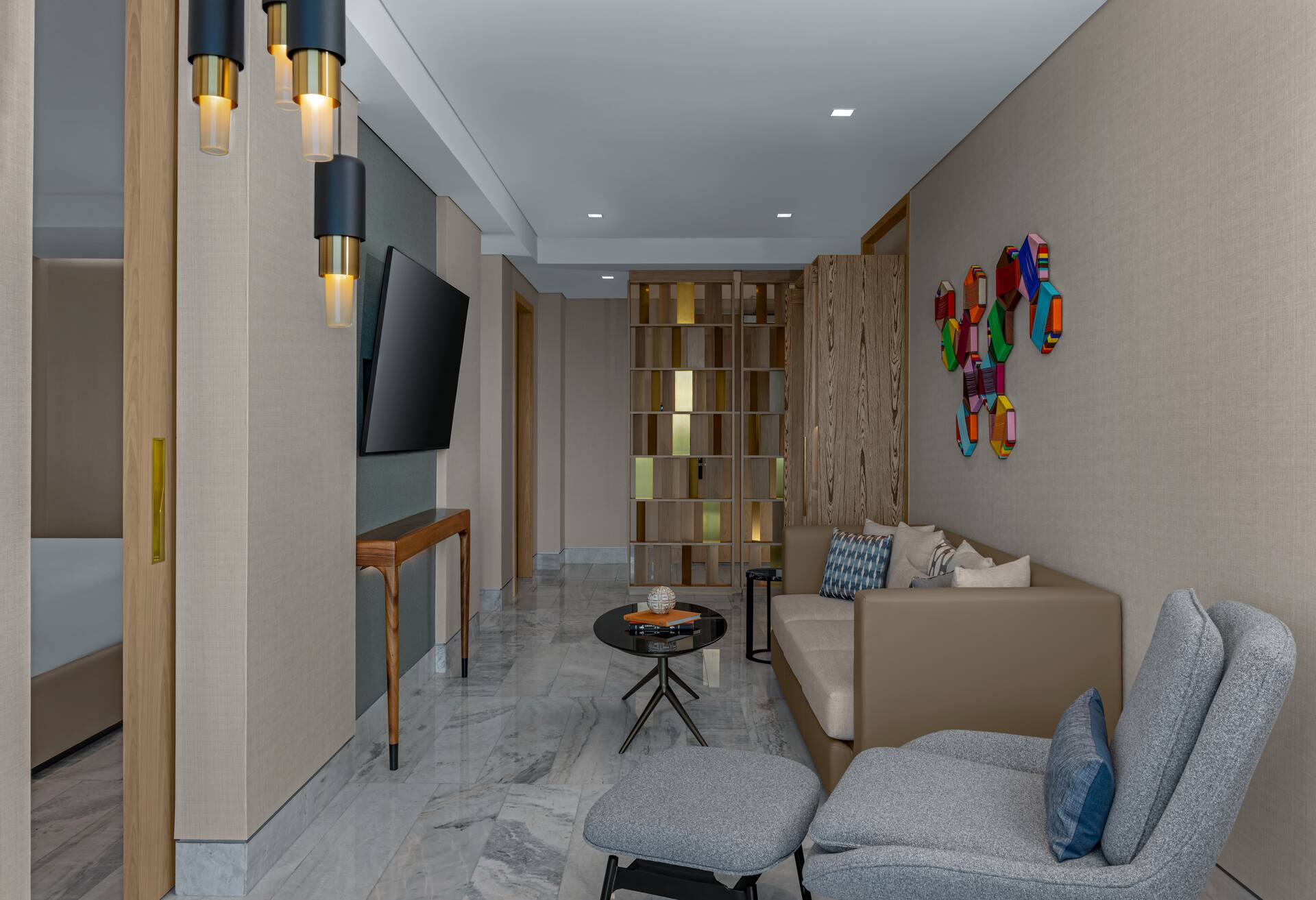 Family Connecting Suite 1 King / 2 Queens