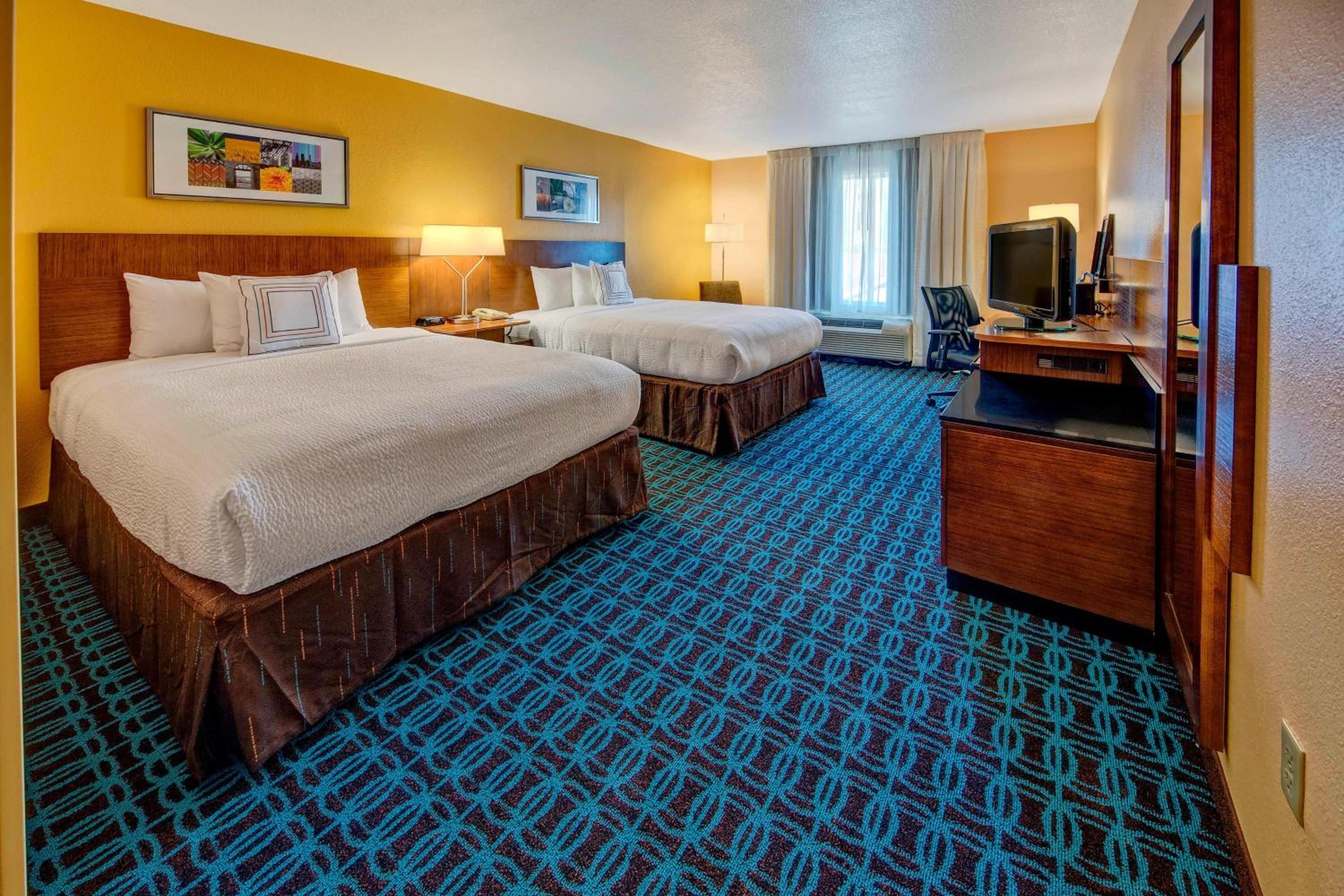 Queen Room with Two Queen Beds - Hearing Accessible