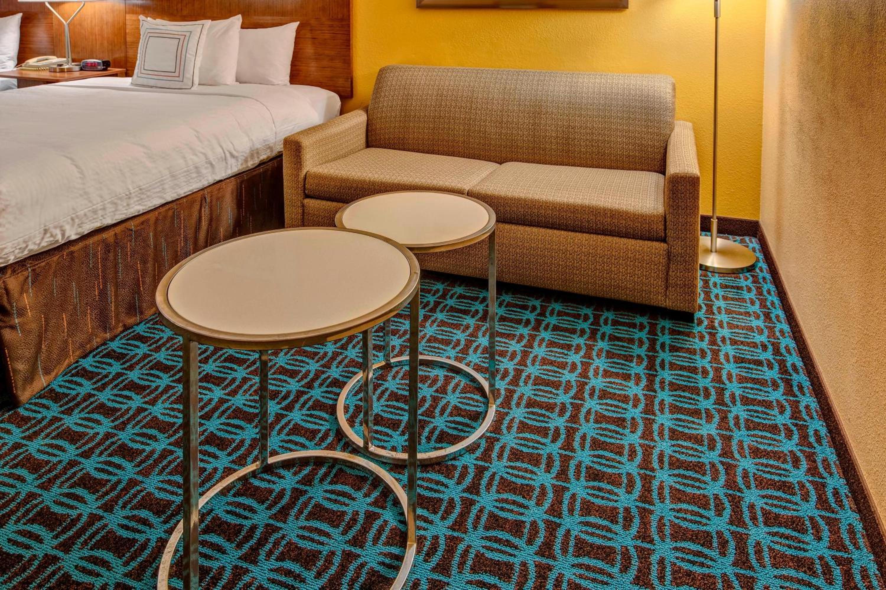 Queen Suite with Two Queen Beds and Sofa Bed thumbnail 5