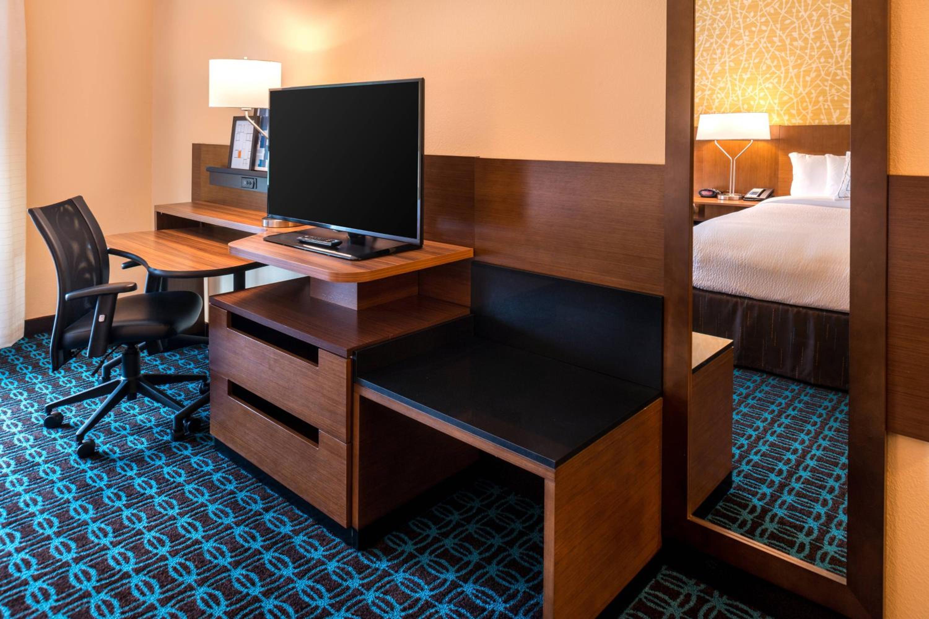 Queen Room with Two Queen Beds - Hearing Accessible
