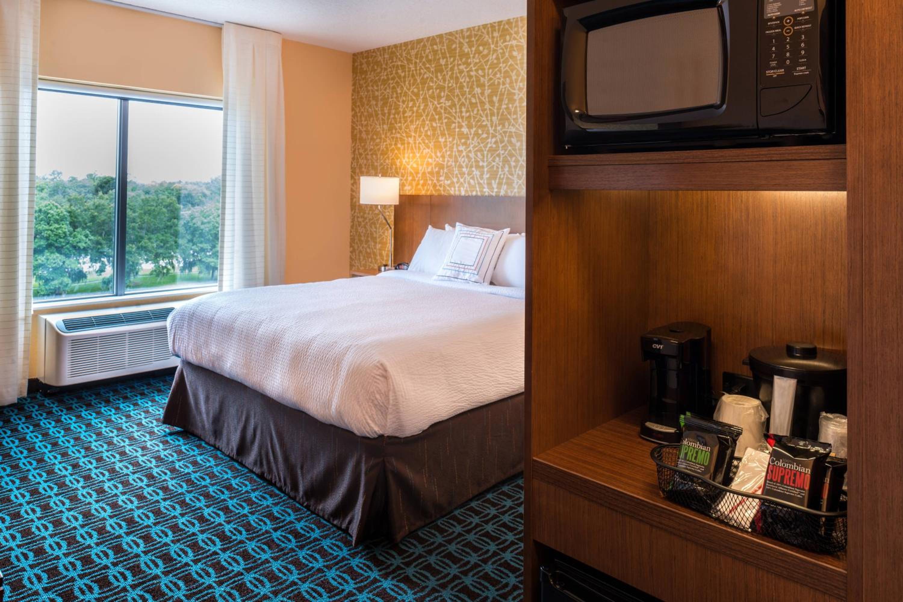King Room with Roll-In Shower - Mobility Access/Hearing Accessible