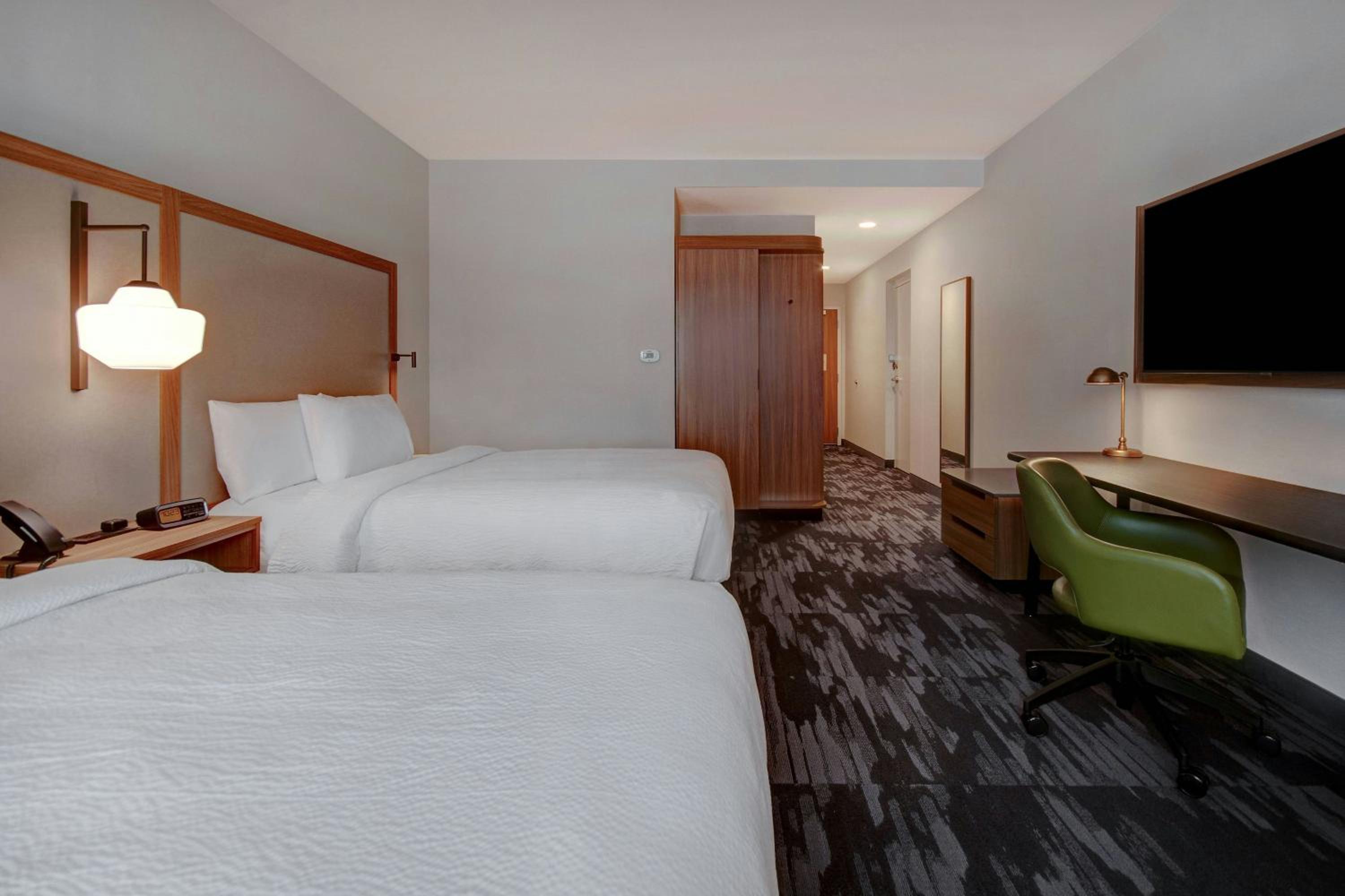 Queen Room with Two Queen Beds - Hearing Accessible - Photo 4