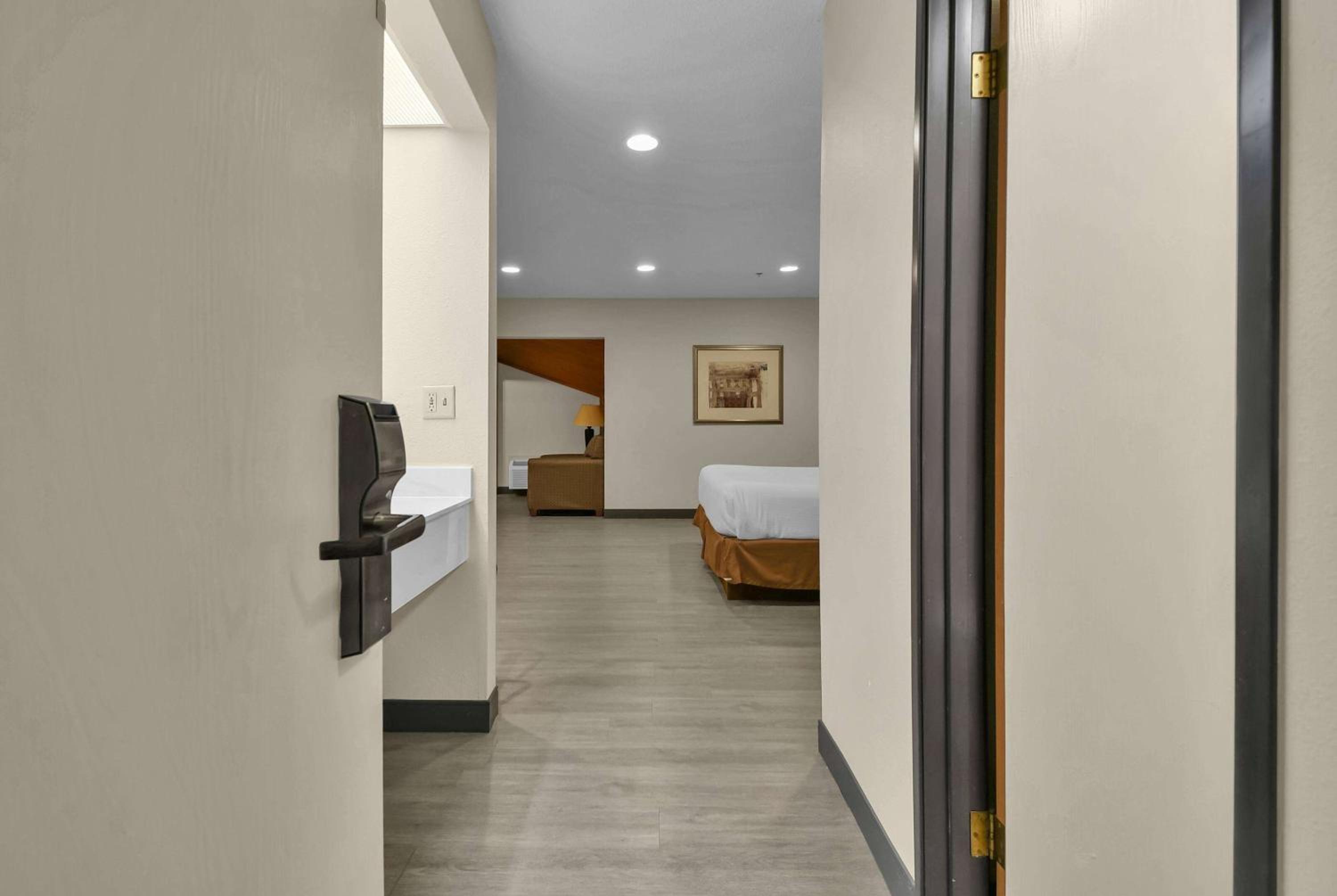 Superior King Suite -  Non Smoking photo 3