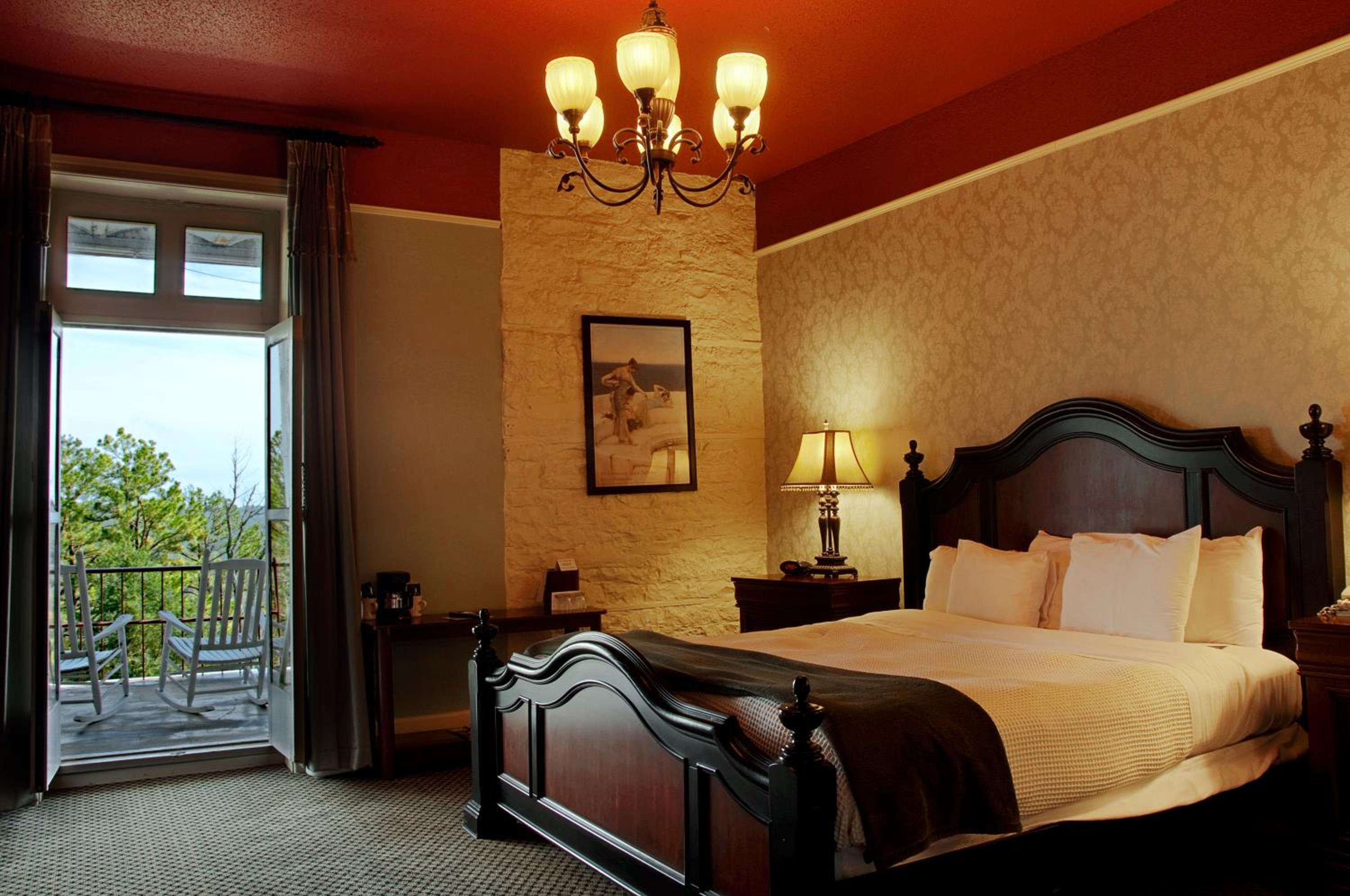 King Room with Balcony - Photo 1