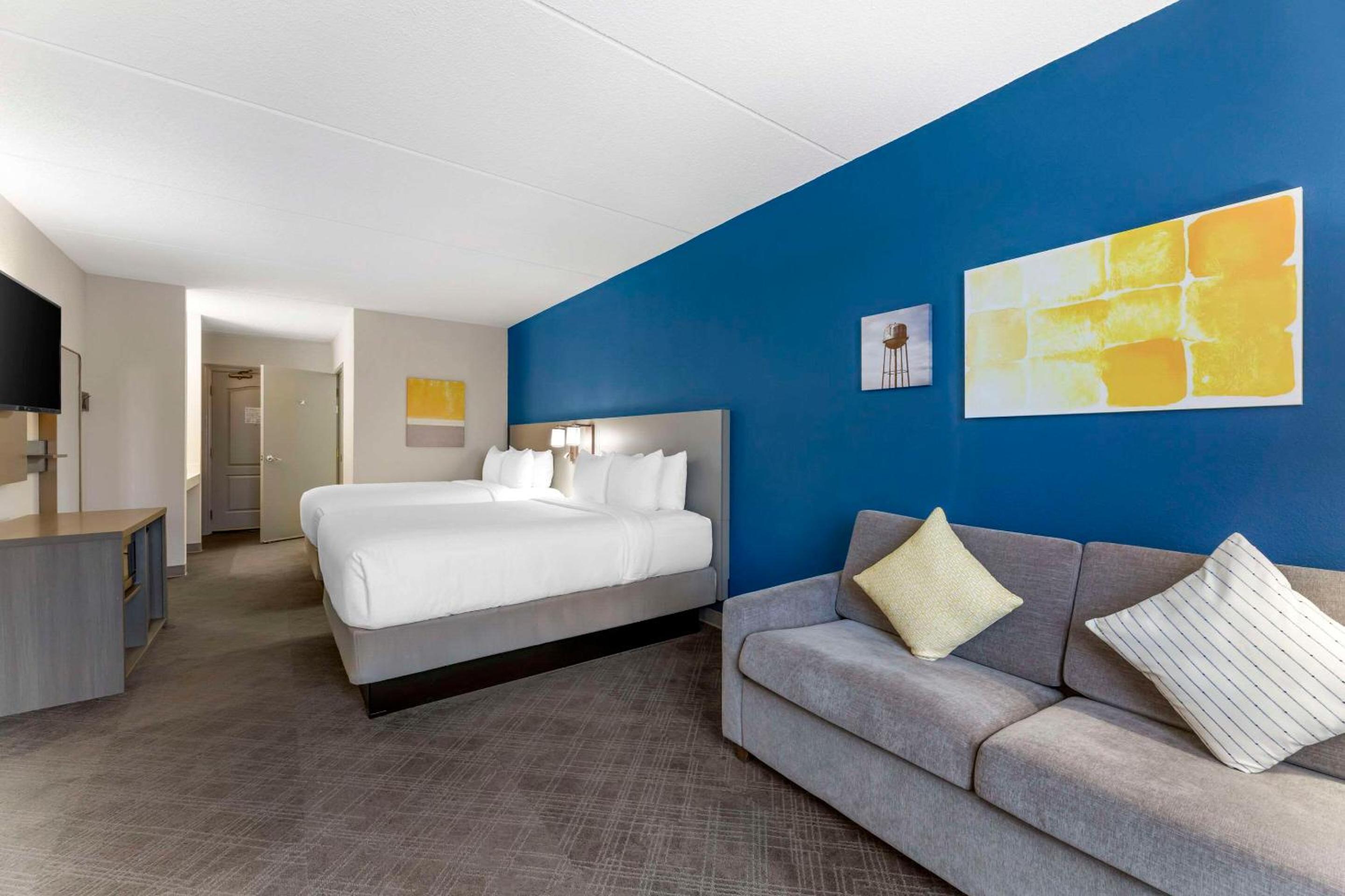 King Suite with Whirlpool - Non-Smoking