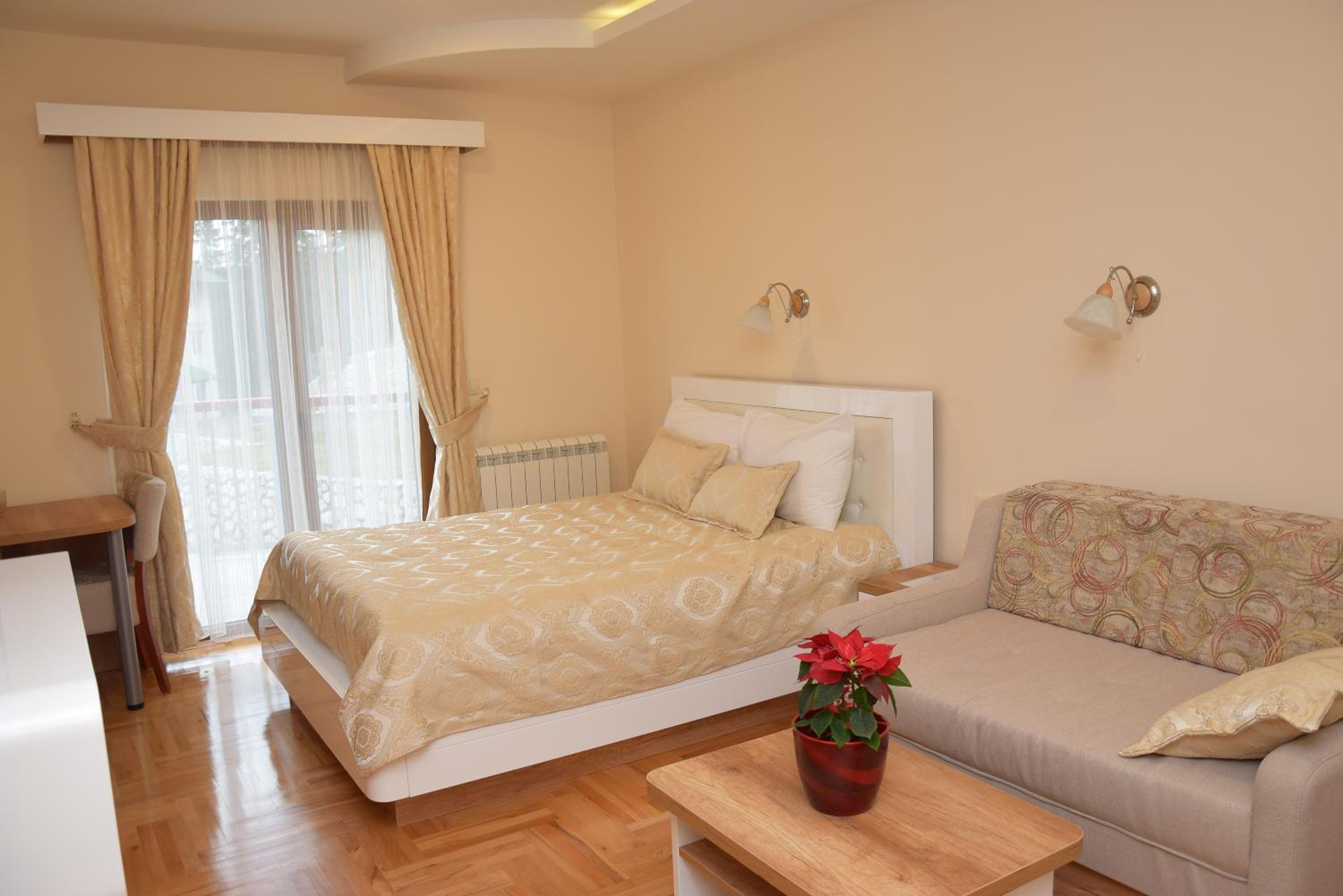 Standard Double Room - Photo 5