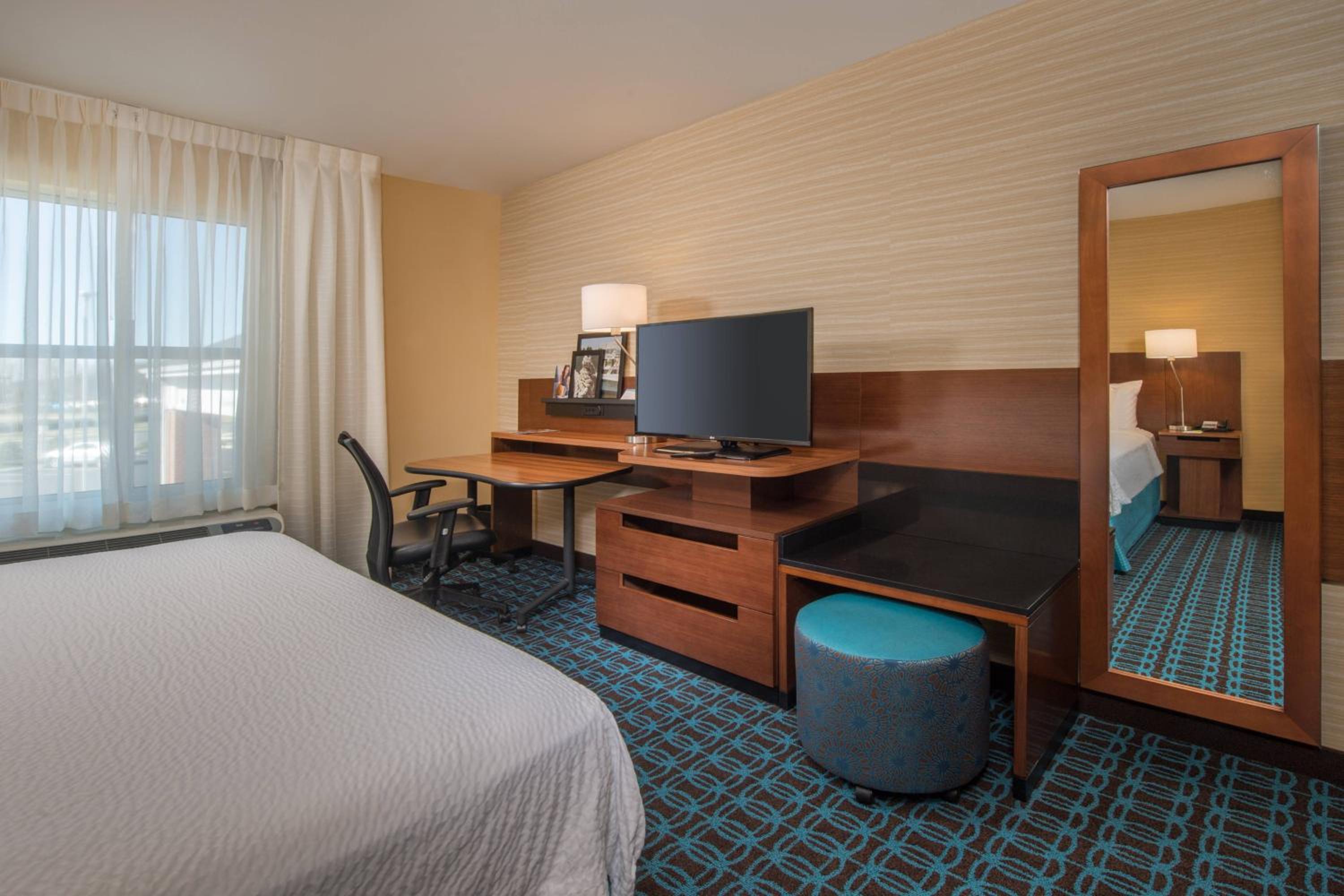 King Room - Hearing Accessible photo 2