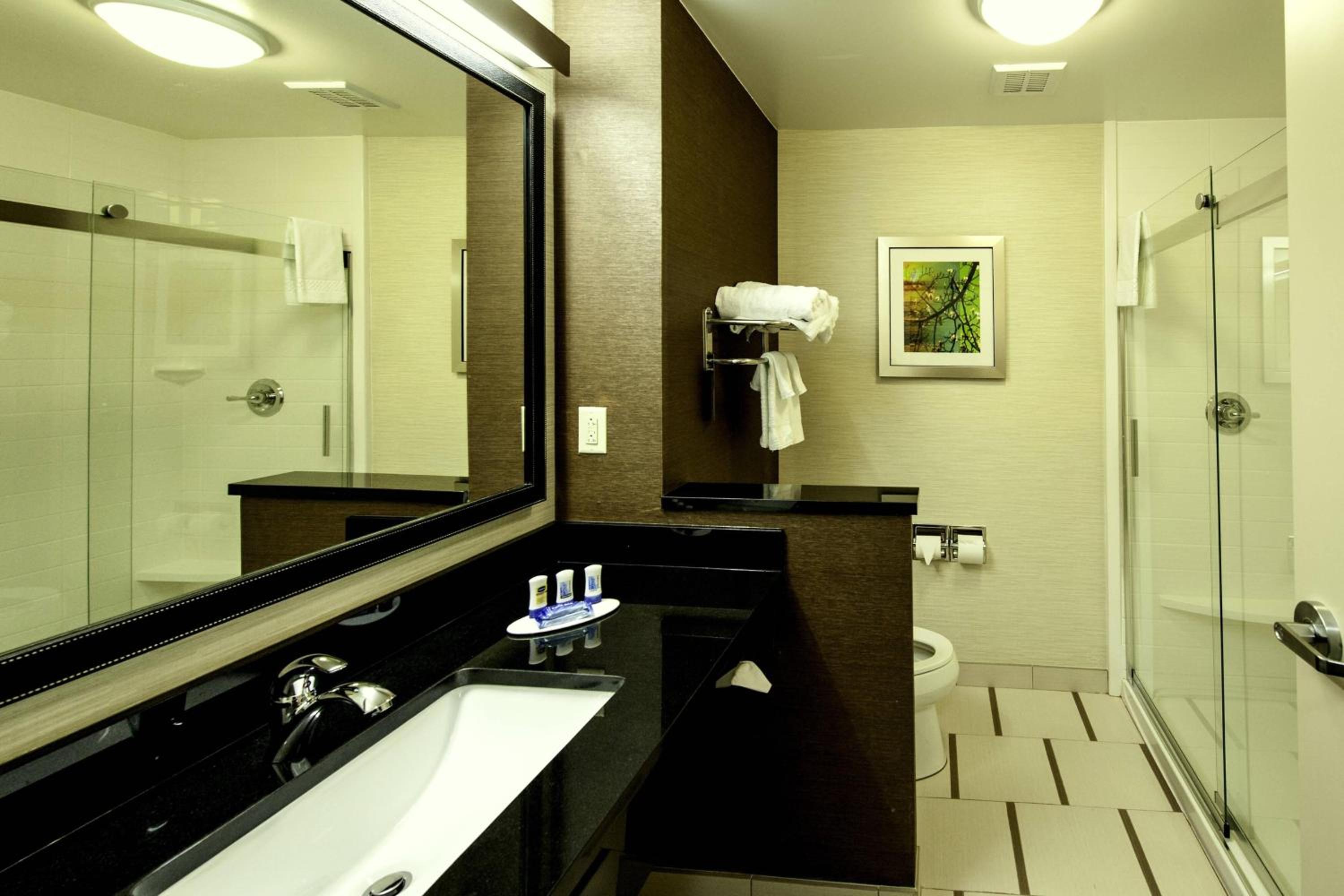 Queen Room with Two Queen Beds - Hearing Accessible photo 2
