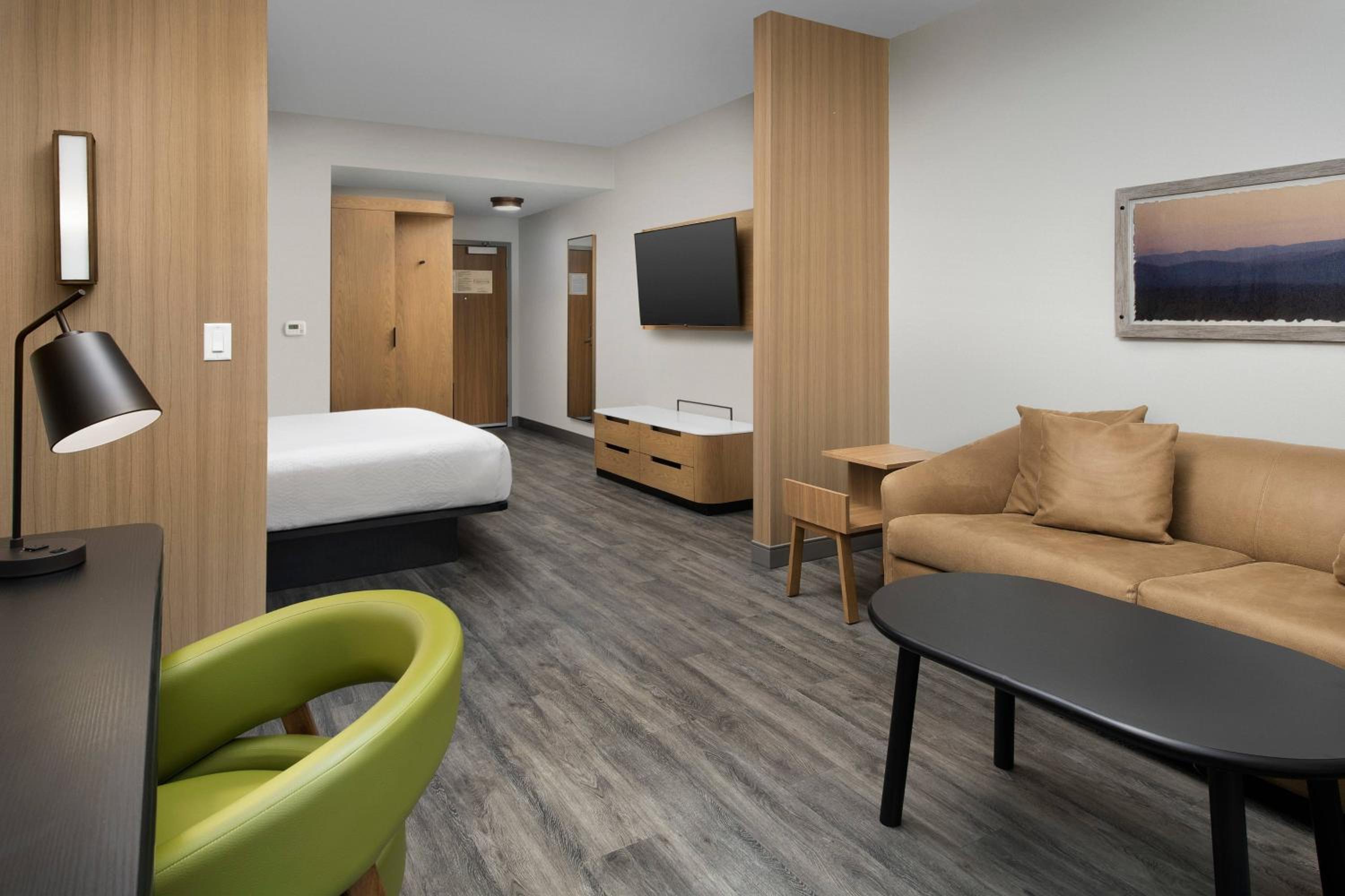 King Suite with Sofa Bed - Hearing Accessible photo 2