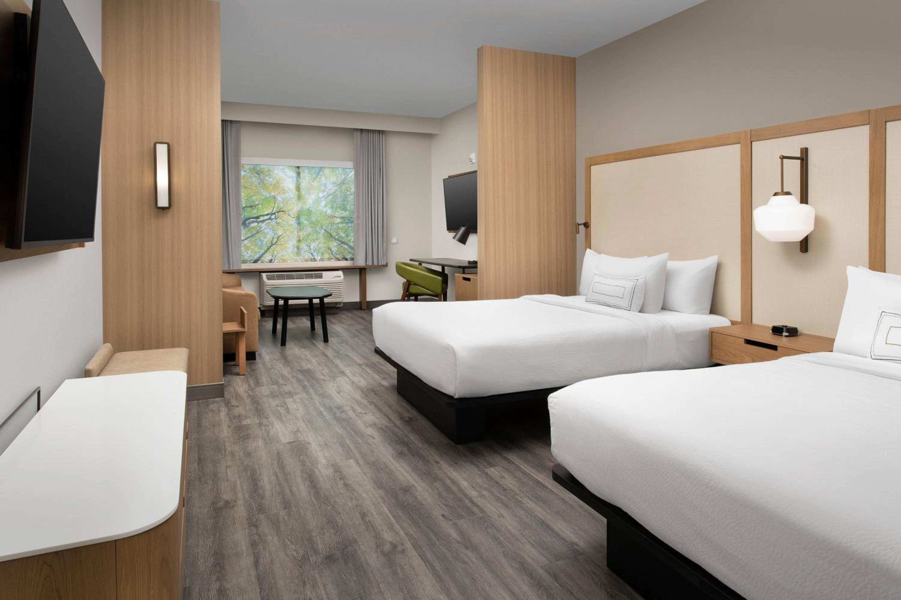 Queen Suite with Two Queen Beds and Sofa Bed photo 3