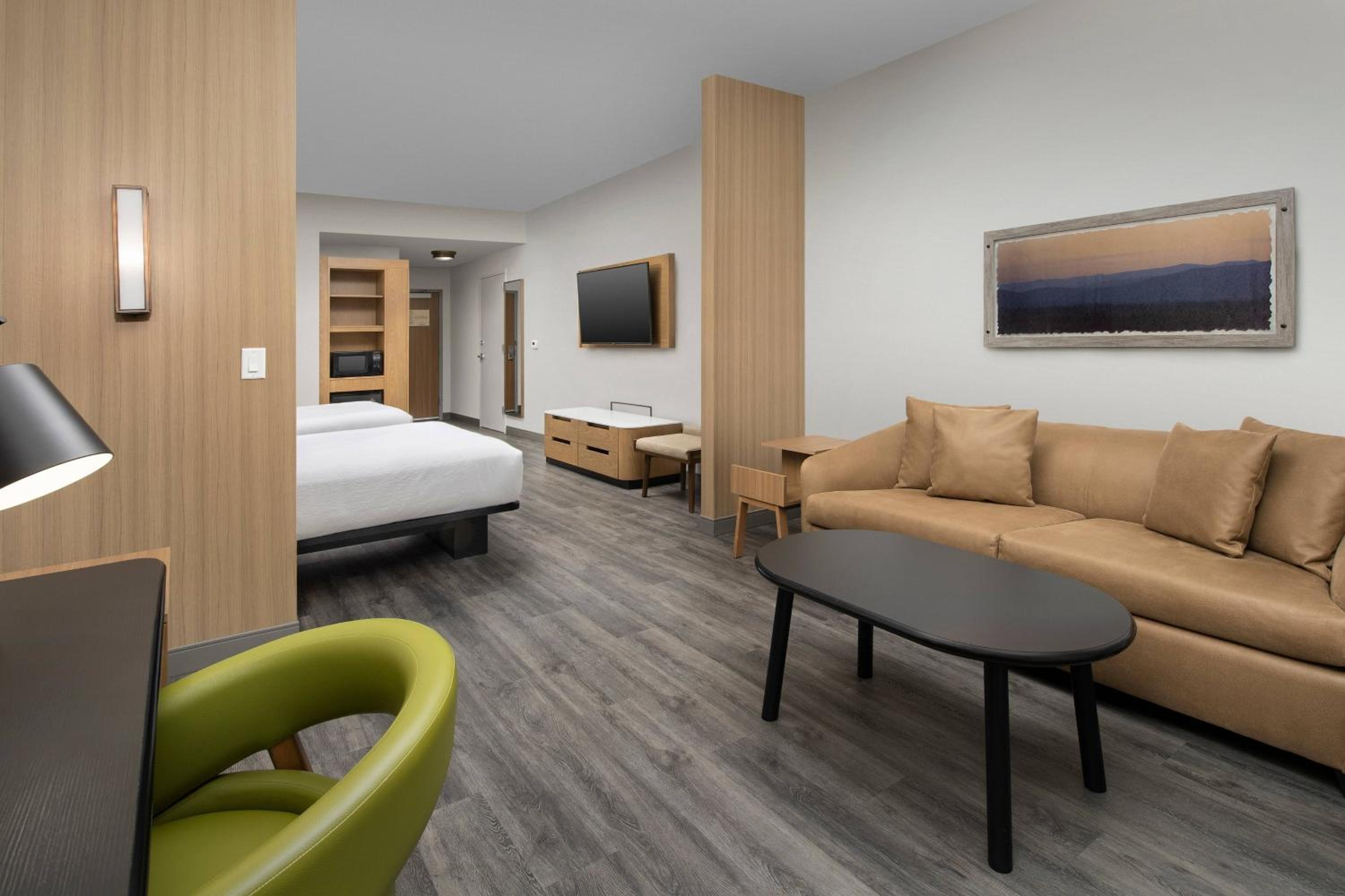 Queen Suite with Two Queen Beds, Bathtub and Sofa Bed - Mobility Access/Hearing Accessible