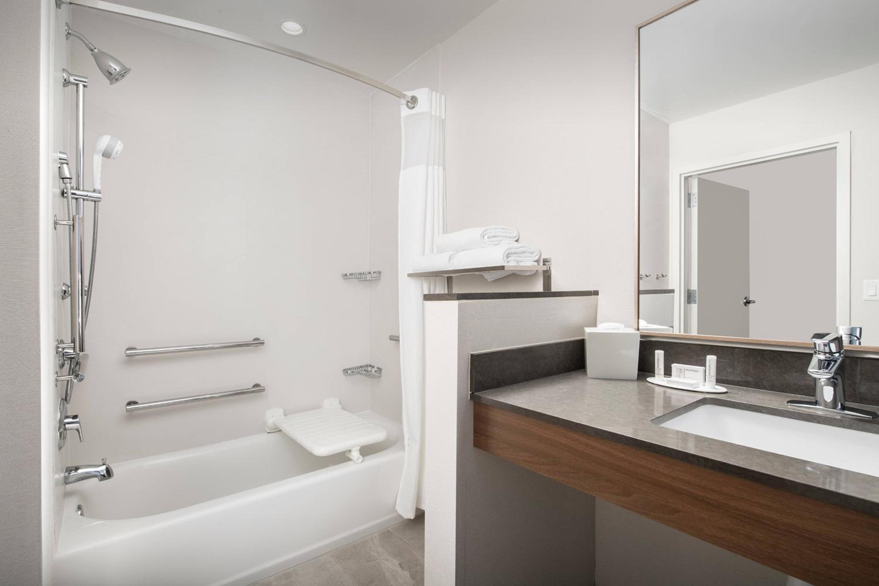 Queen Suite with Sofa Bed - Hearing Accessible