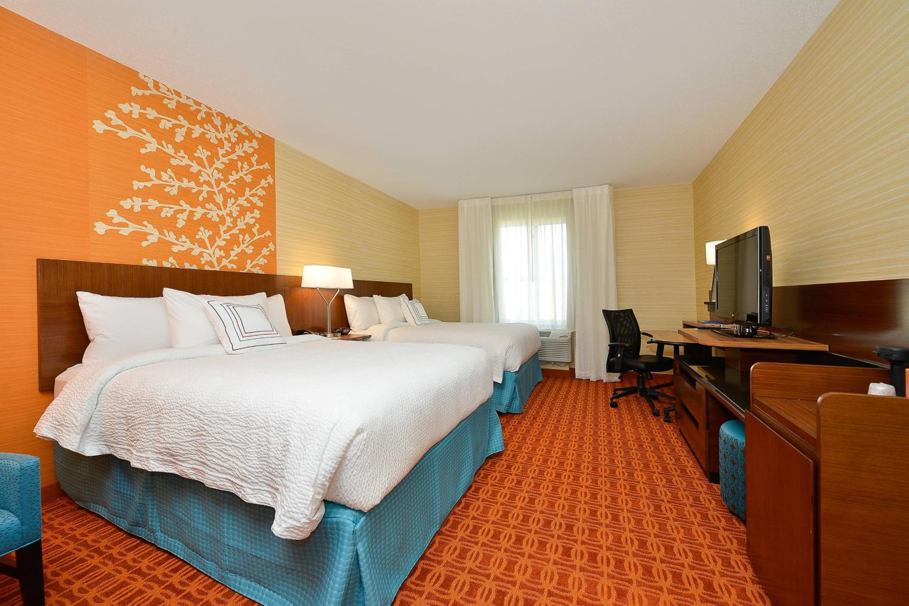 Queen Room with Two Queen Beds photo 1