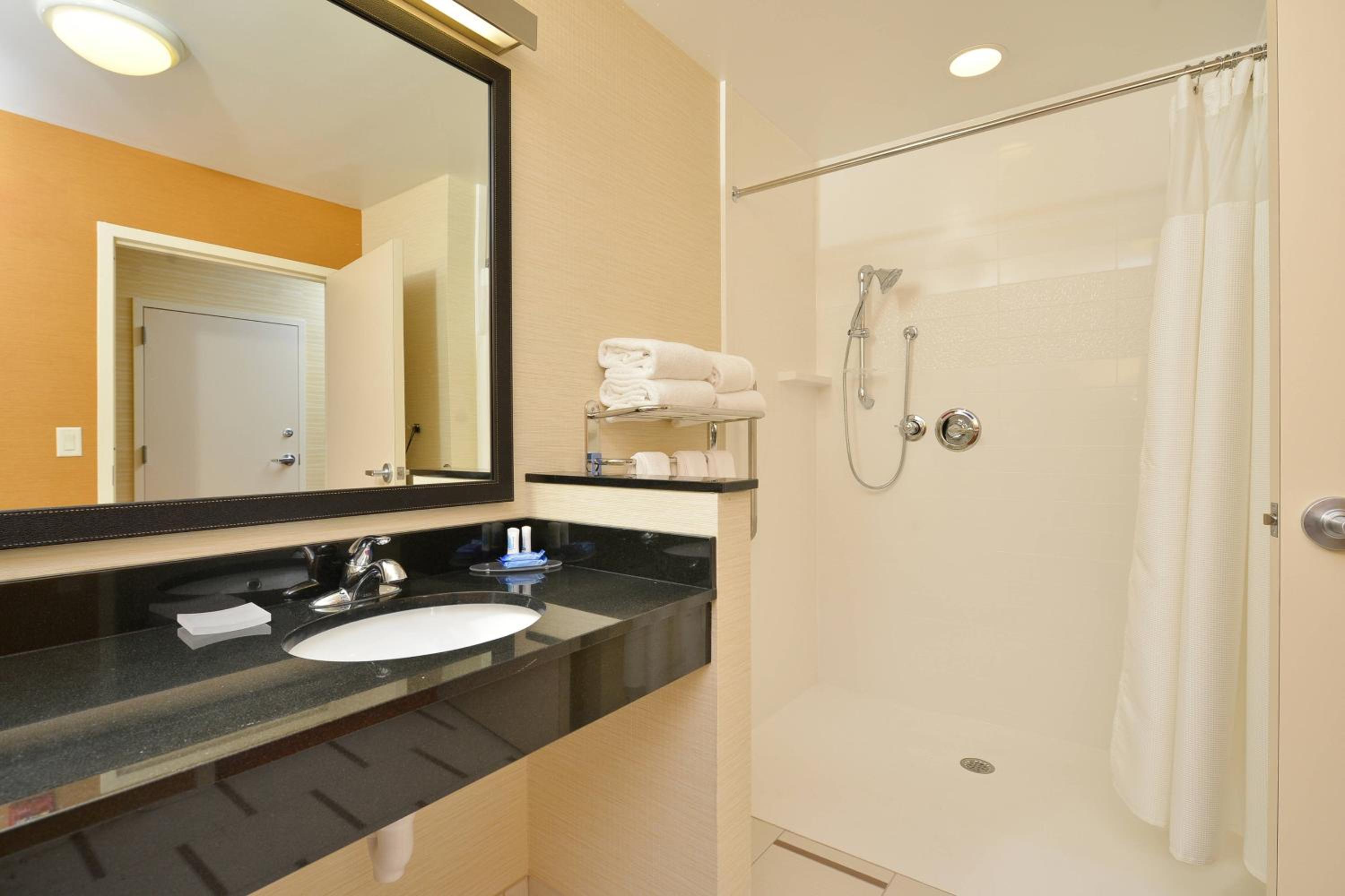 Studio with King Bed, Transfer Shower and Sofa Bed - Mobility Access photo 1