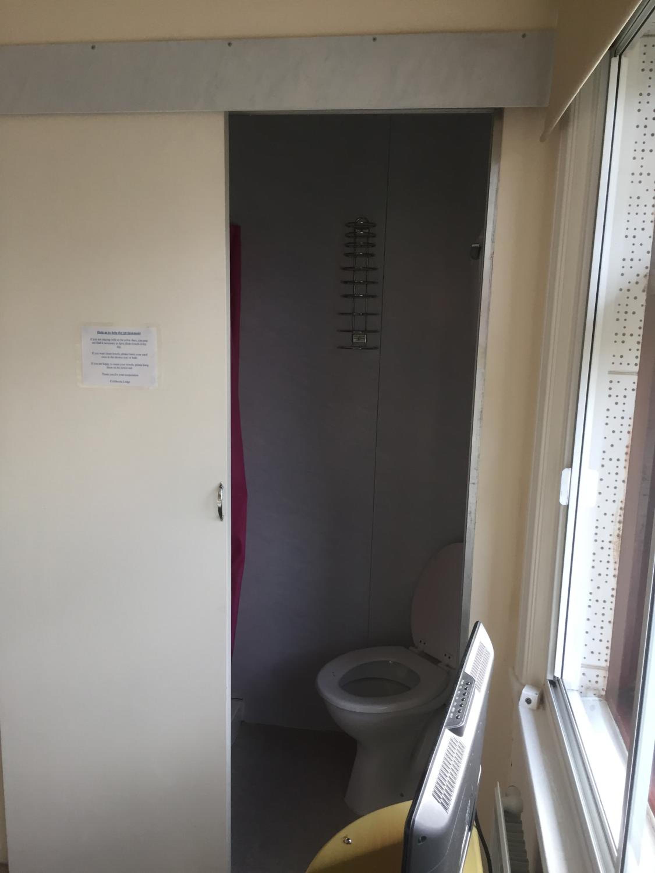 Twin Room with Shower photo 3
