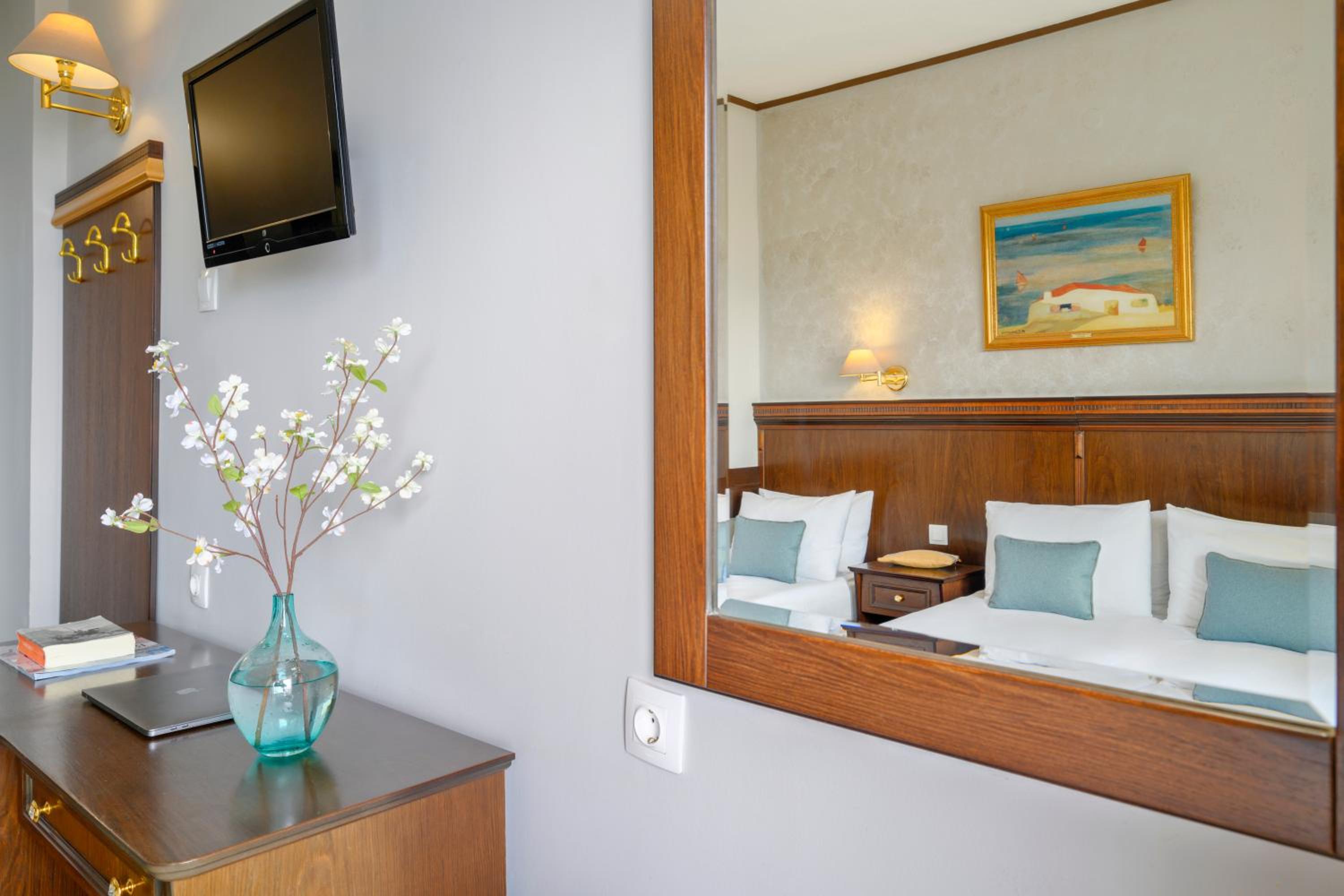 Standard Triple Room with Sea View photo 2