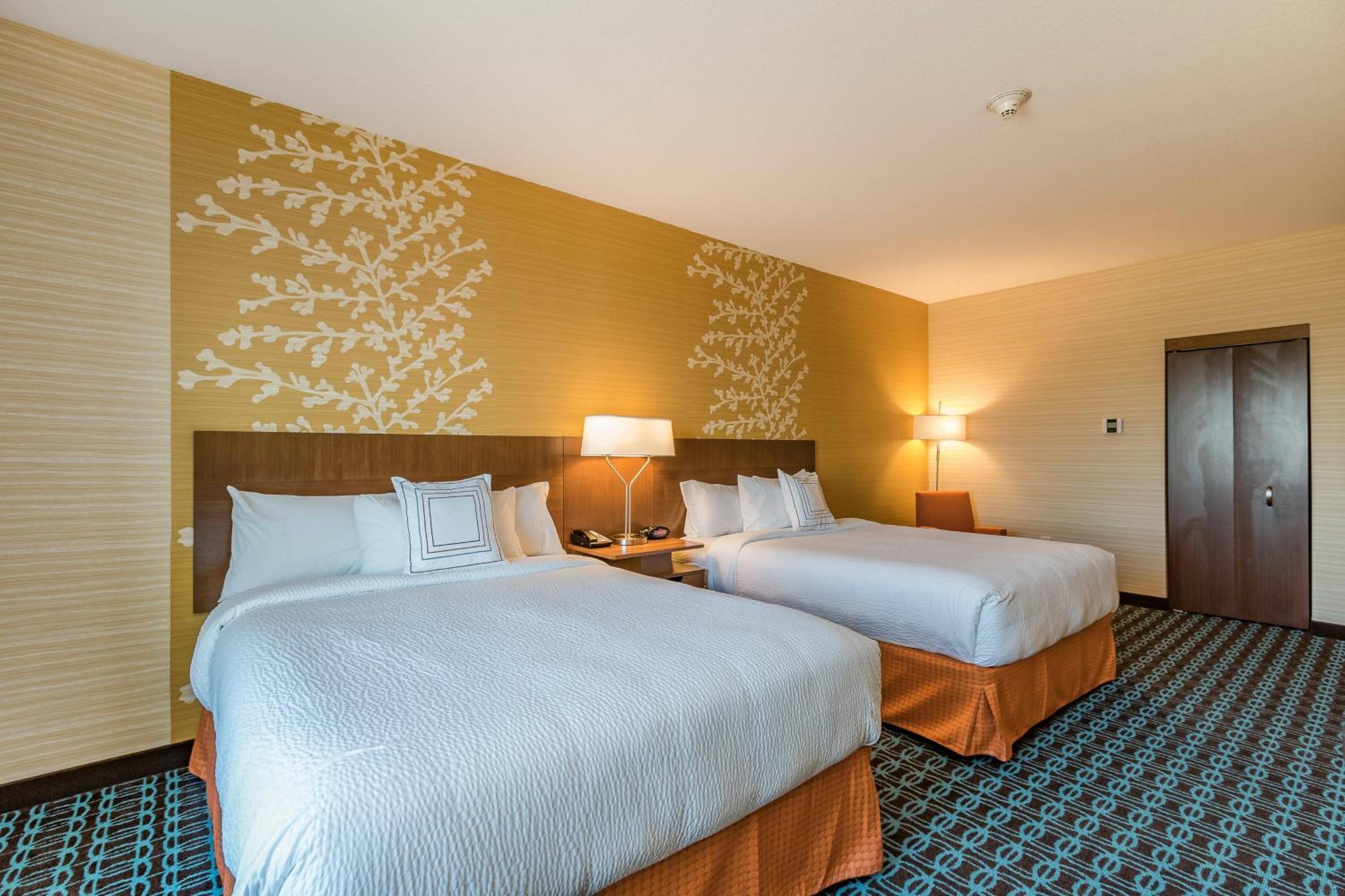 Queen Room with Two Queen Beds - Hearing Accessible
