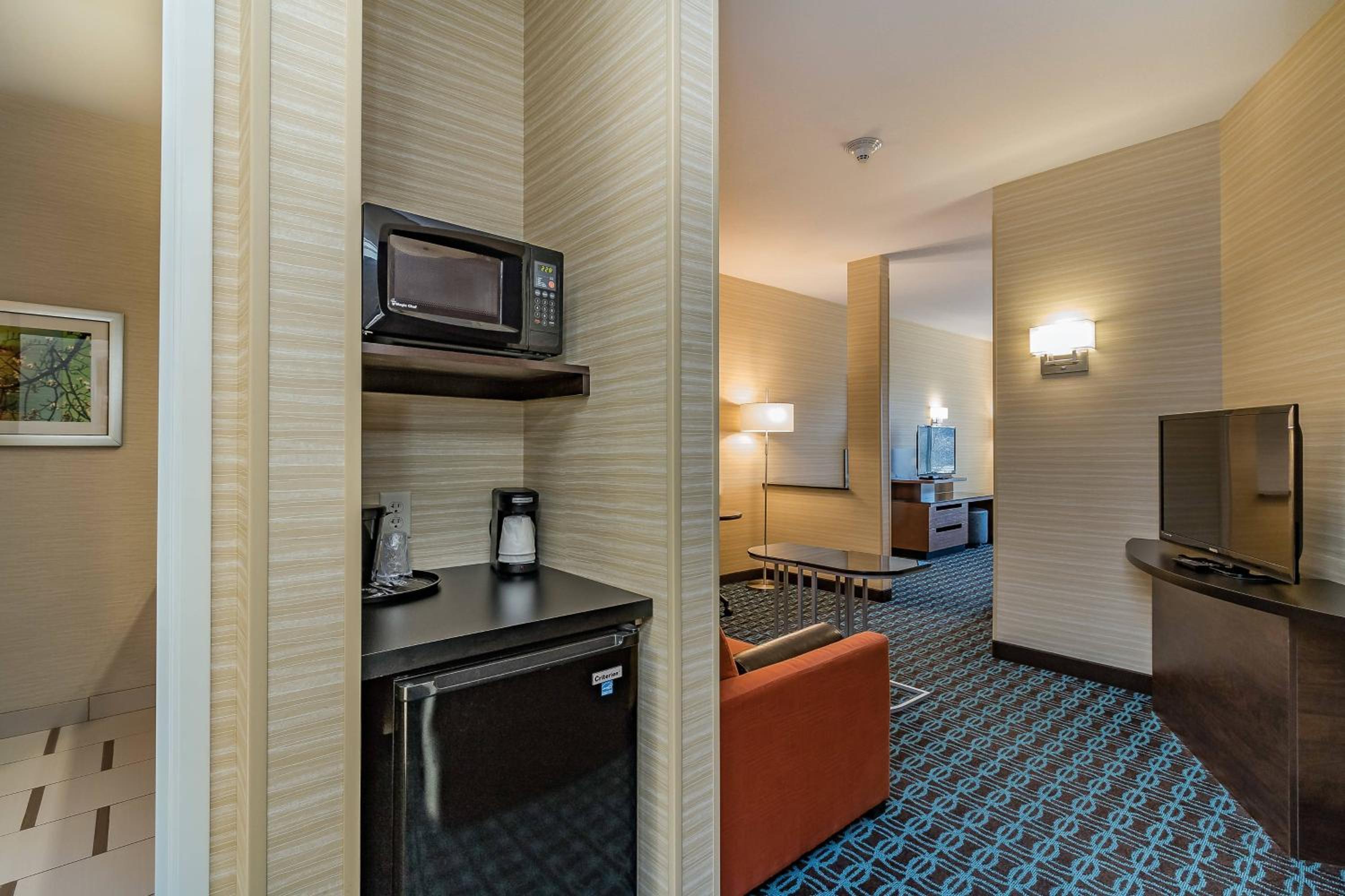 King Suite with Bathtub and Sofa Bed - Mobility Access/Hearing Accessible