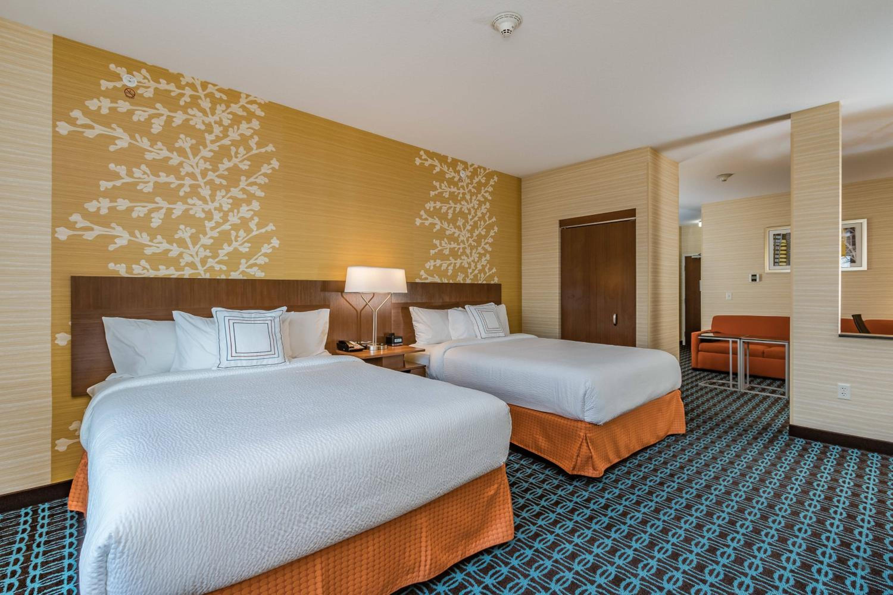 Queen Suite with Sofa Bed - Hearing Accessible