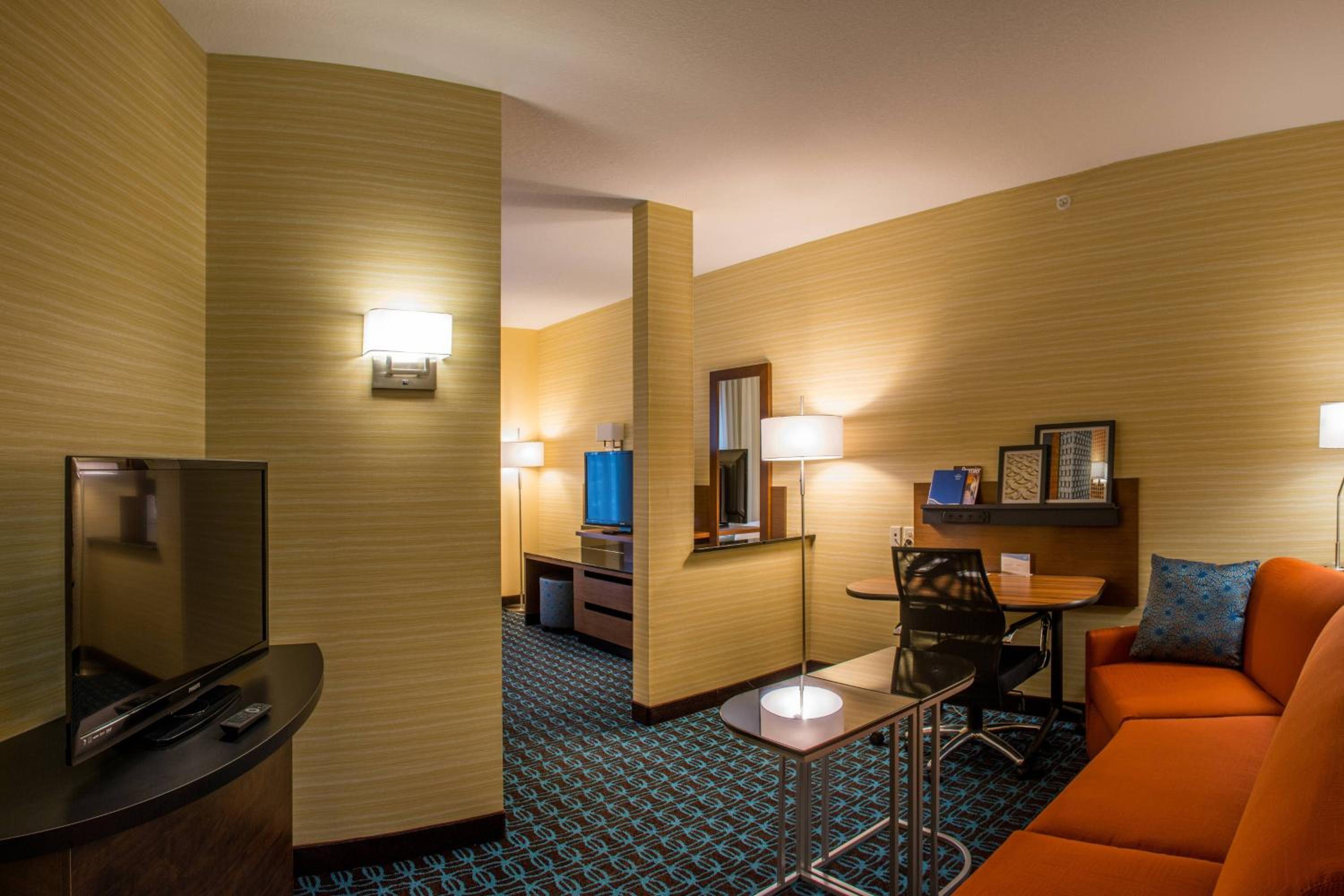 King Suite with Bathtub and Sofa Bed - Mobility Access/Hearing Accessible