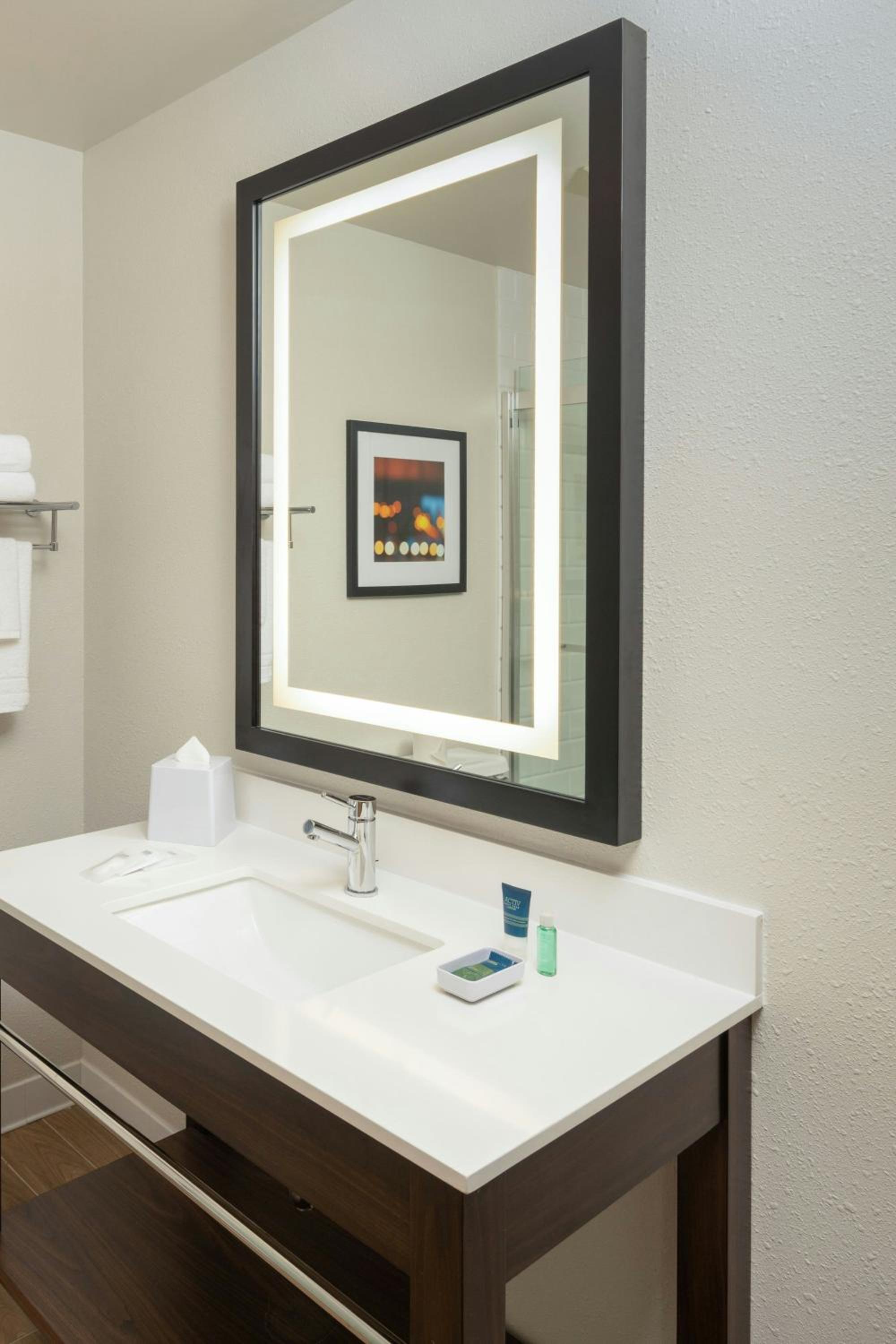 Queen Room with Two Queen Beds - Hearing Accessible