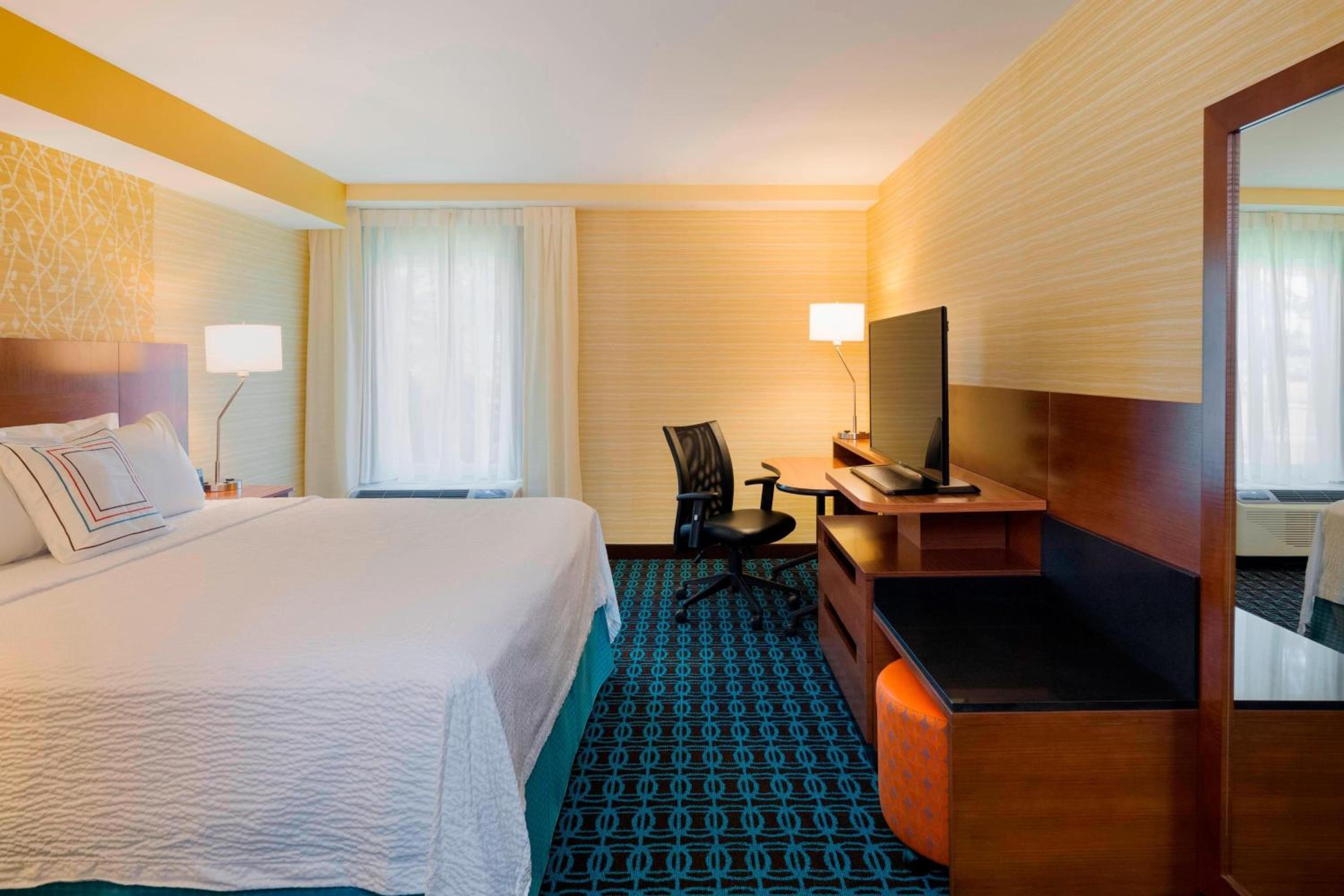 King Room with Roll-in Shower - Mobility and Hearing Accessible