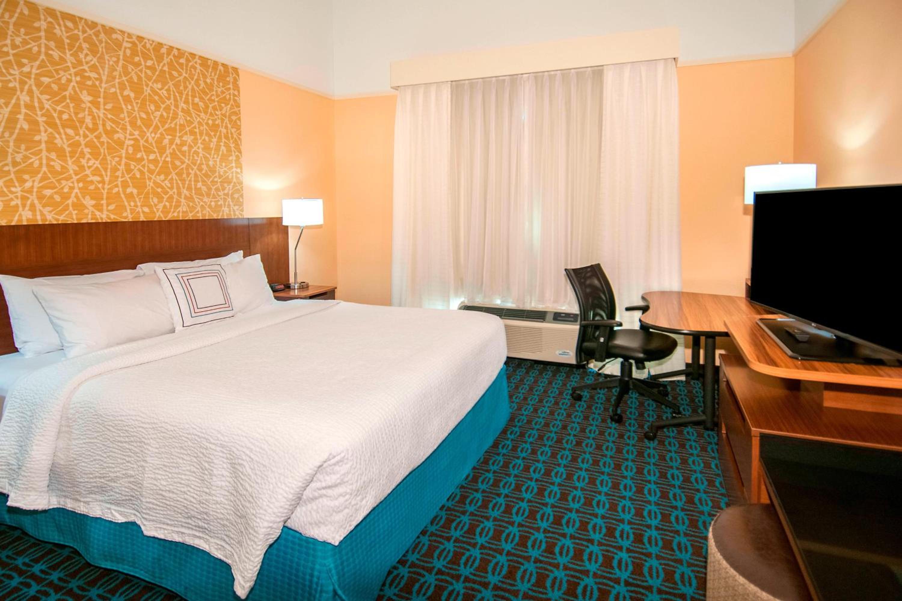 King Room with Roll-in Shower - Mobility Accessible
